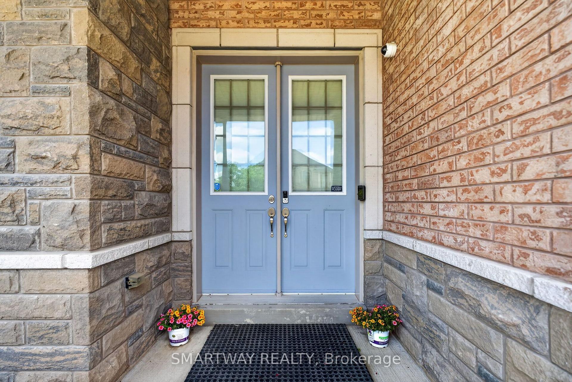 Photo 3 of 26 Fanning Trail, Brampton, Toronto Gore Rural Estate — HOMEH