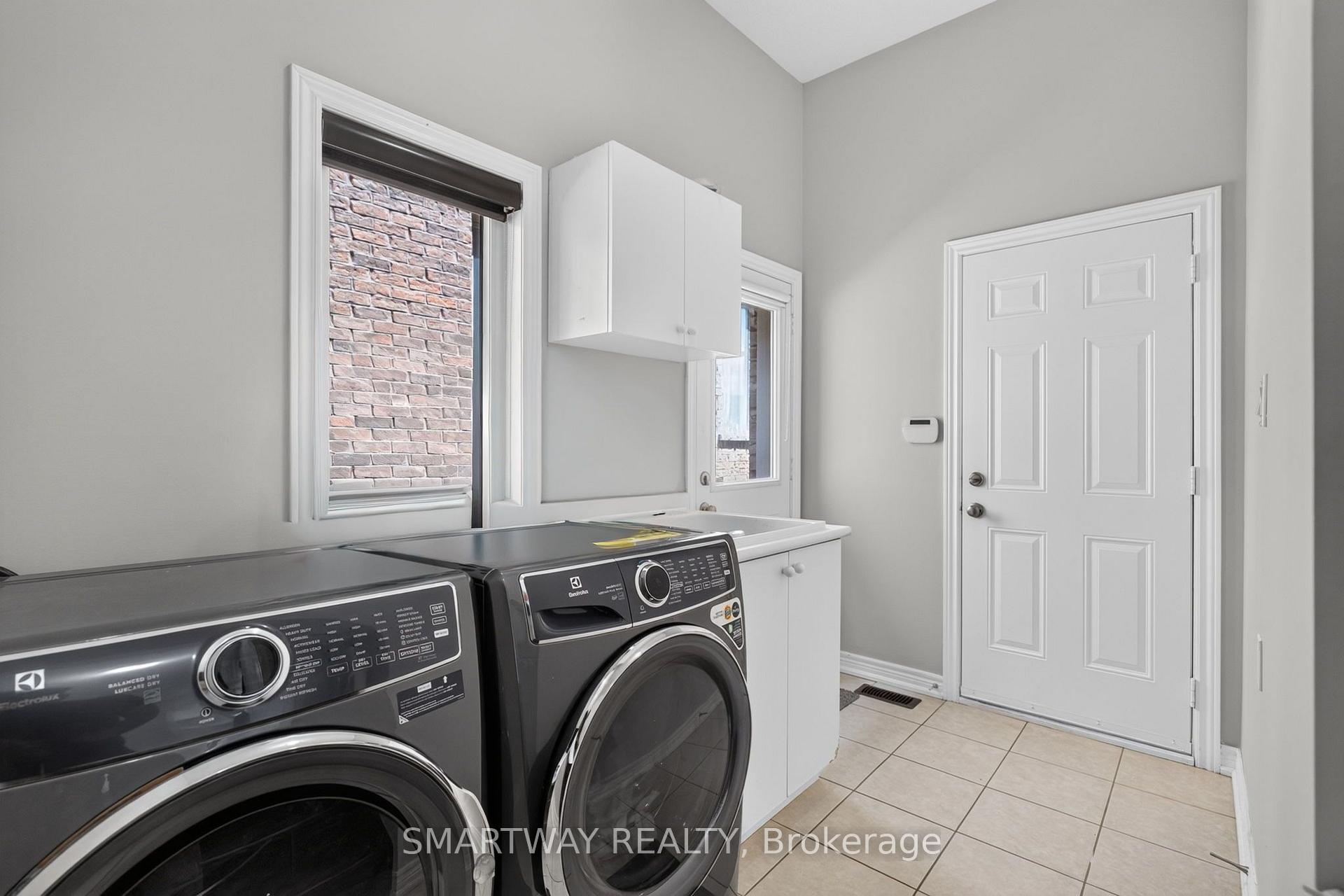 Photo 15 of 26 Fanning Trail, Brampton, Toronto Gore Rural Estate — HOMEH