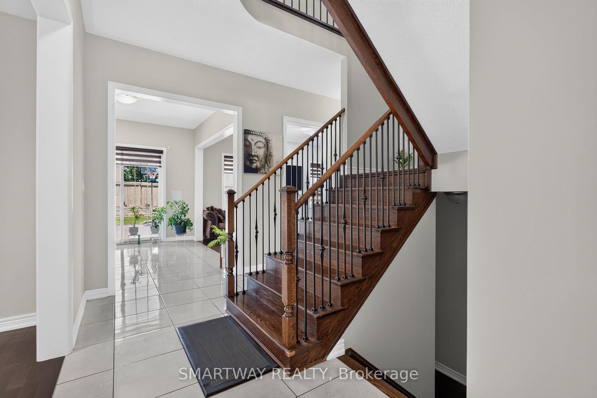 Photo 16 of 26 Fanning Trail, Brampton, Toronto Gore Rural Estate — HOMEH