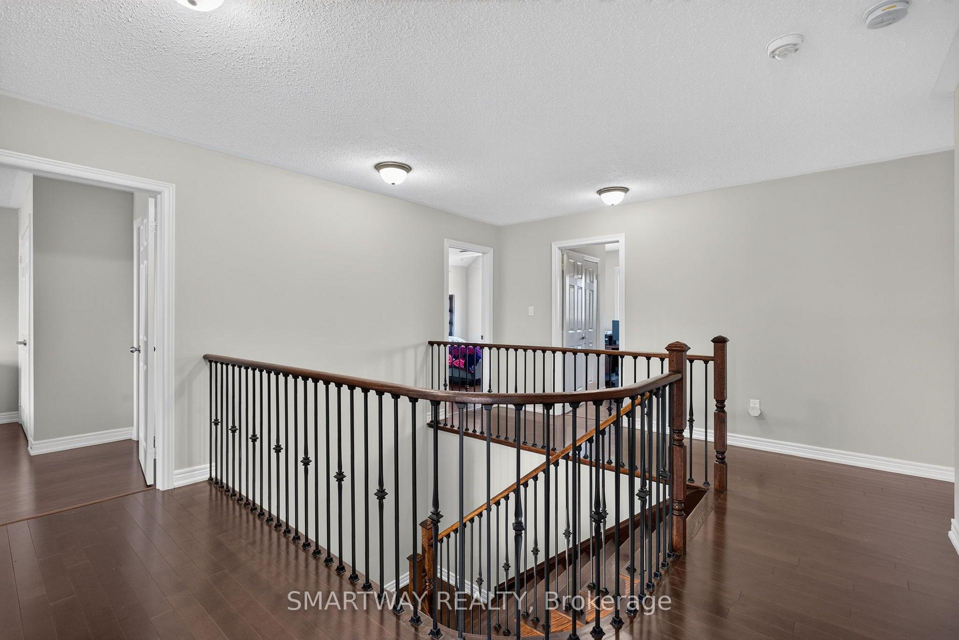 Photo 17 of 26 Fanning Trail, Brampton, Toronto Gore Rural Estate — HOMEH
