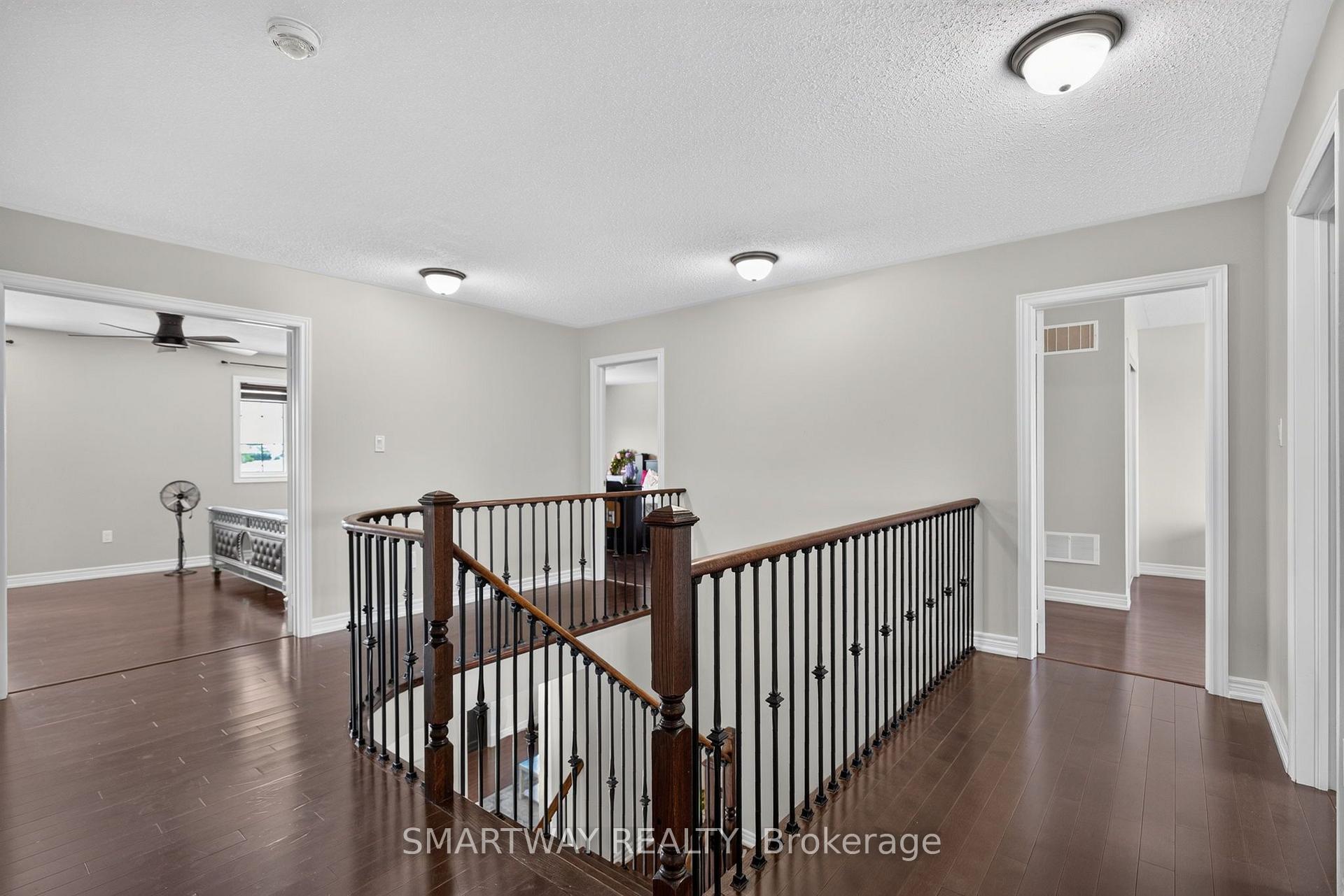 Photo 18 of 26 Fanning Trail, Brampton, Toronto Gore Rural Estate — HOMEH