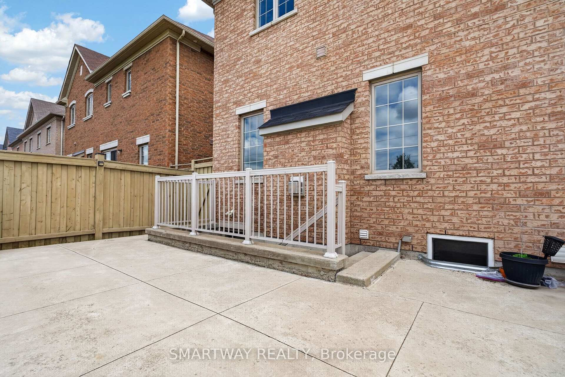Photo 36 of 26 Fanning Trail, Brampton, Toronto Gore Rural Estate — HOMEH