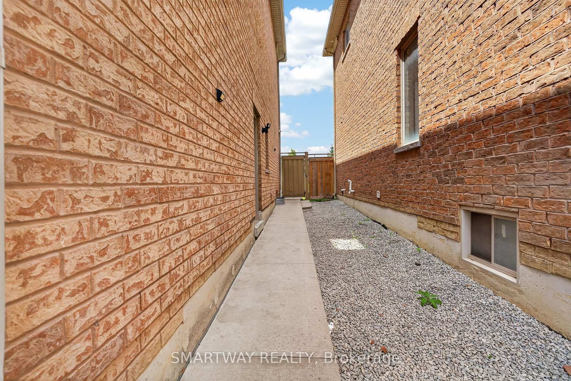 Photo 46 of 26 Fanning Trail, Brampton, Toronto Gore Rural Estate — HOMEH