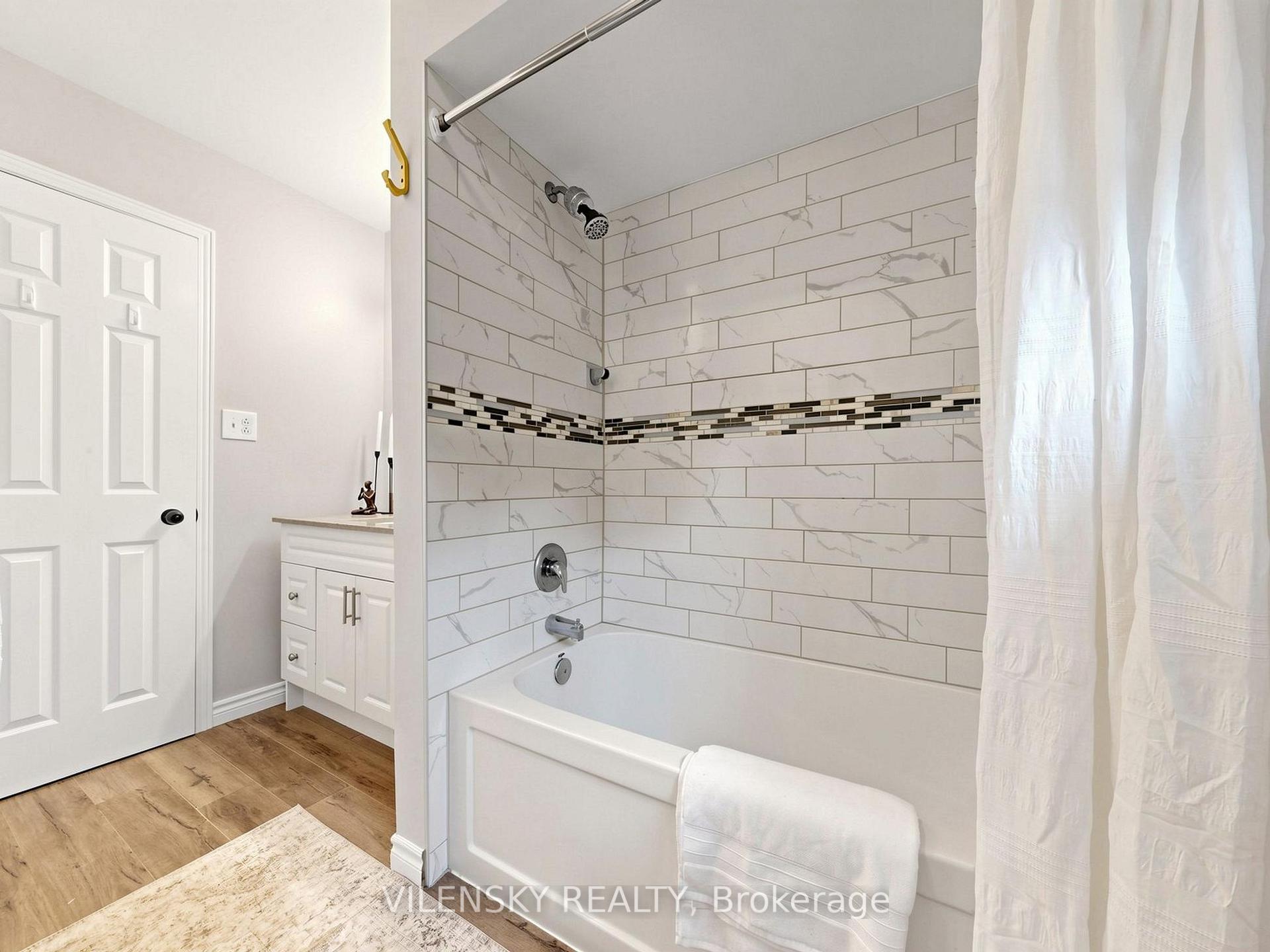 Photo 13 of 1 Oriole Court, Barrie, Cundles East — HOMEH