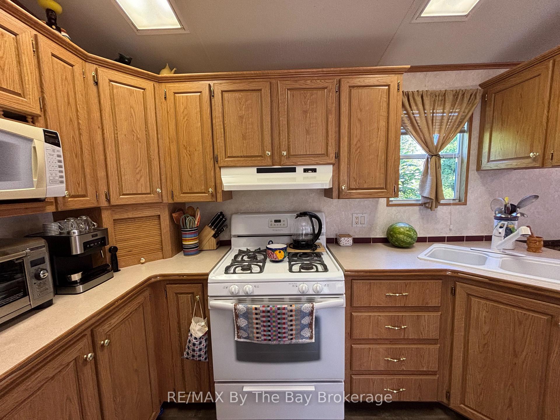 Photo 11 of Unit 92, 85 Theme Park Drive, Wasaga Beach — HOMEH
