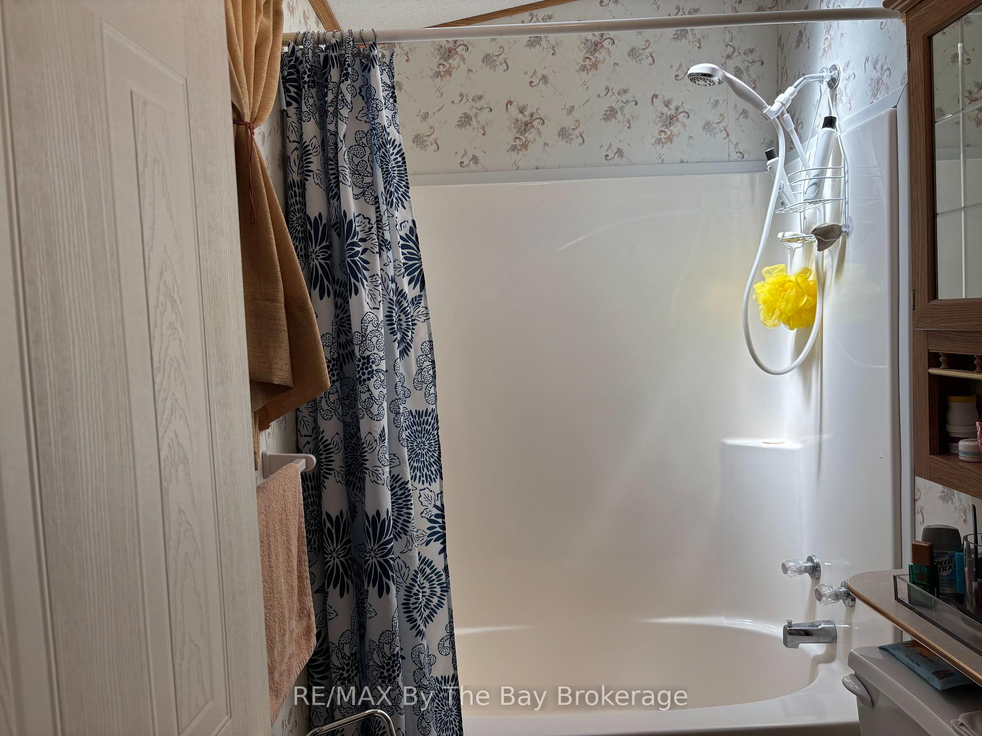 Photo 27 of Unit 92, 85 Theme Park Drive, Wasaga Beach — HOMEH