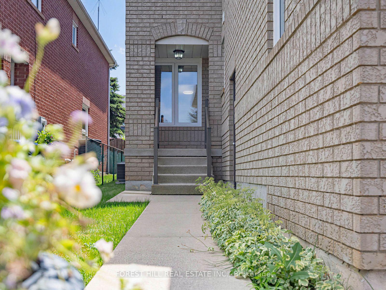 Photo 4 of 41 Prairie Rose Circle, Brampton, Sandringham-Wellington — HOMEH