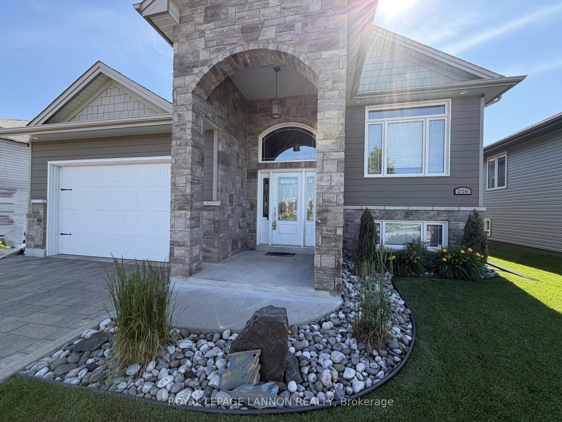 Photo 1 of 216 Cougar Crescent, Thunder Bay, Parkdale — HOMEH