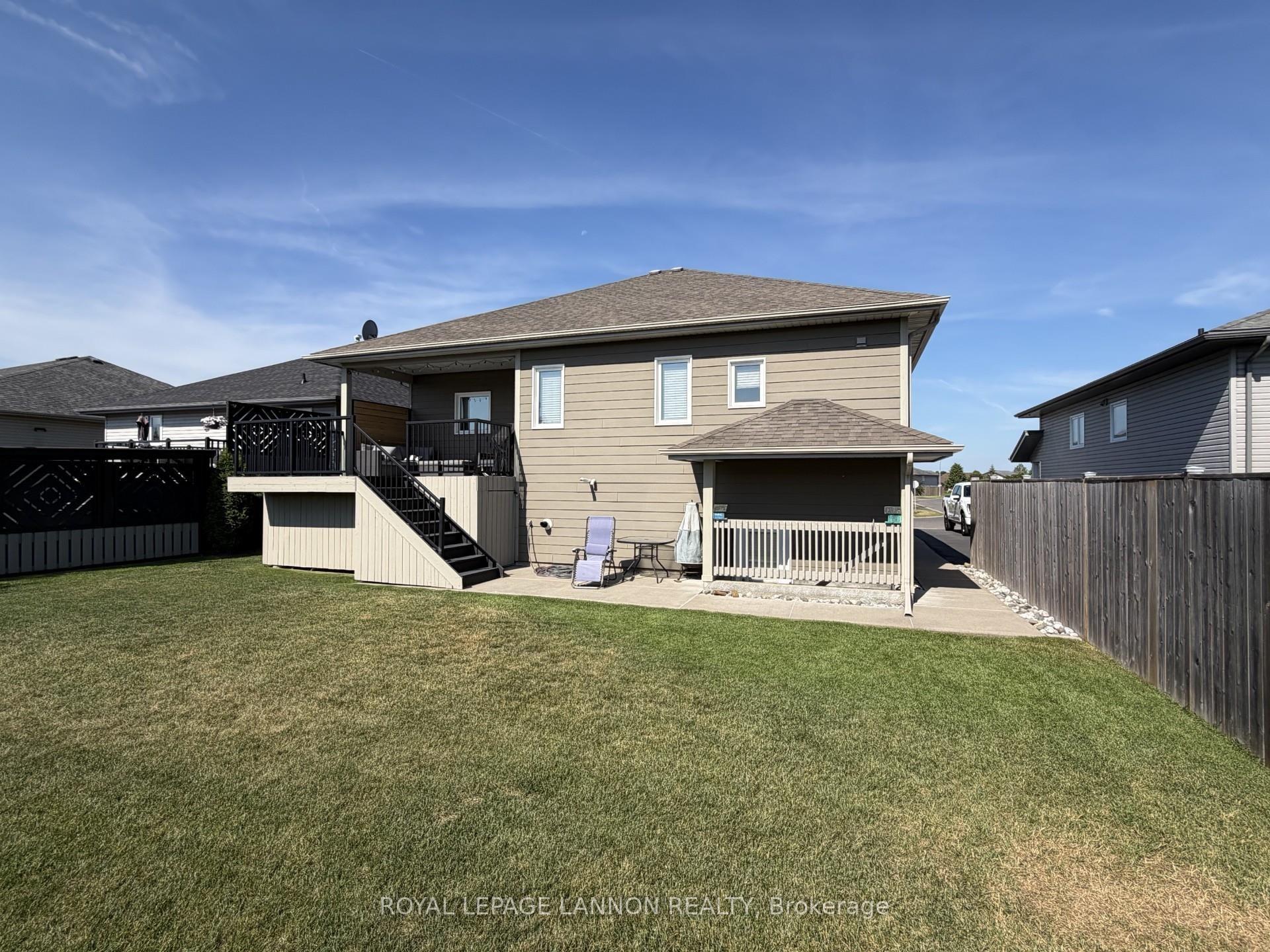 Photo 10 of 216 Cougar Crescent, Thunder Bay, Parkdale — HOMEH