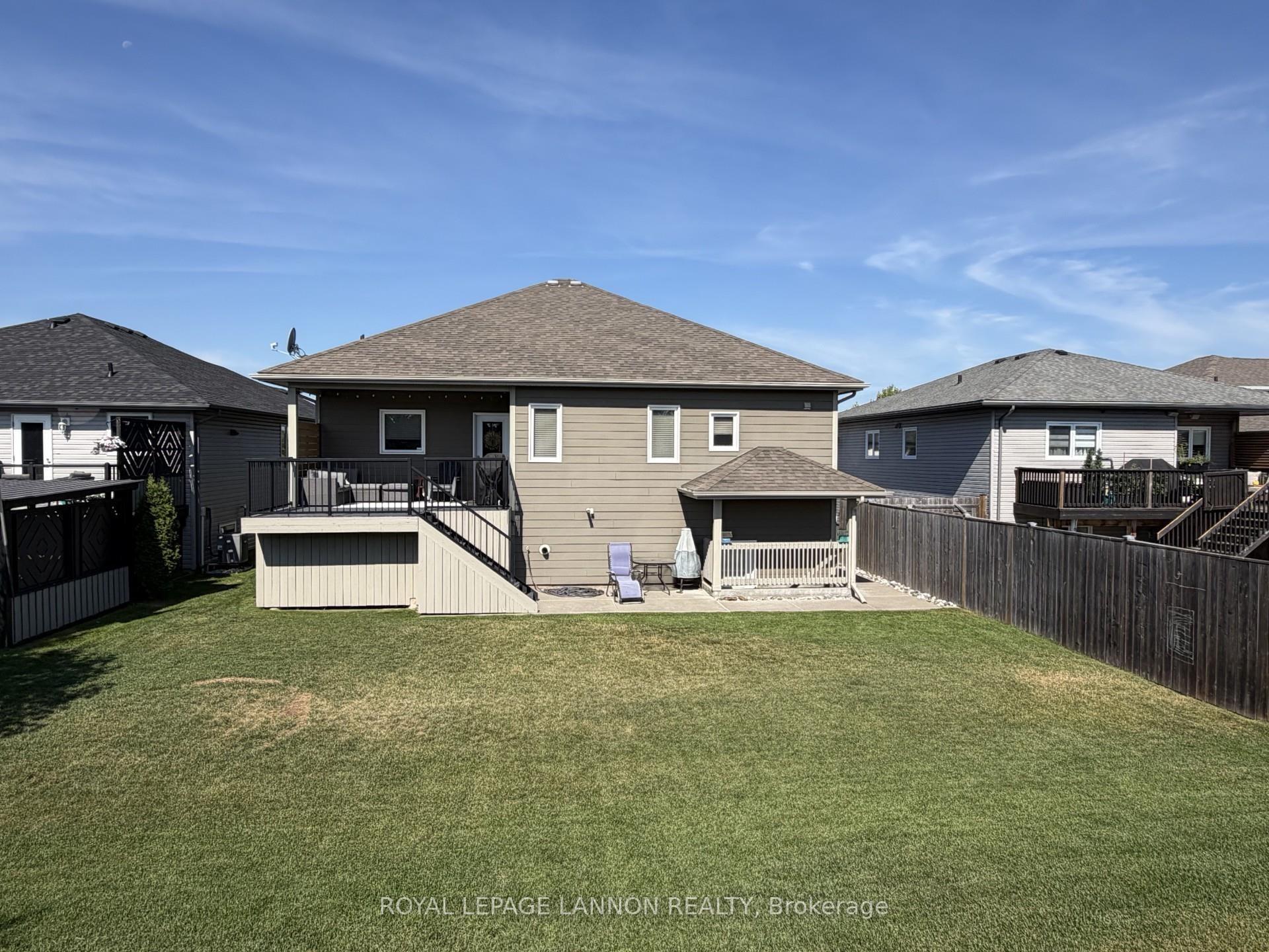Photo 11 of 216 Cougar Crescent, Thunder Bay, Parkdale — HOMEH