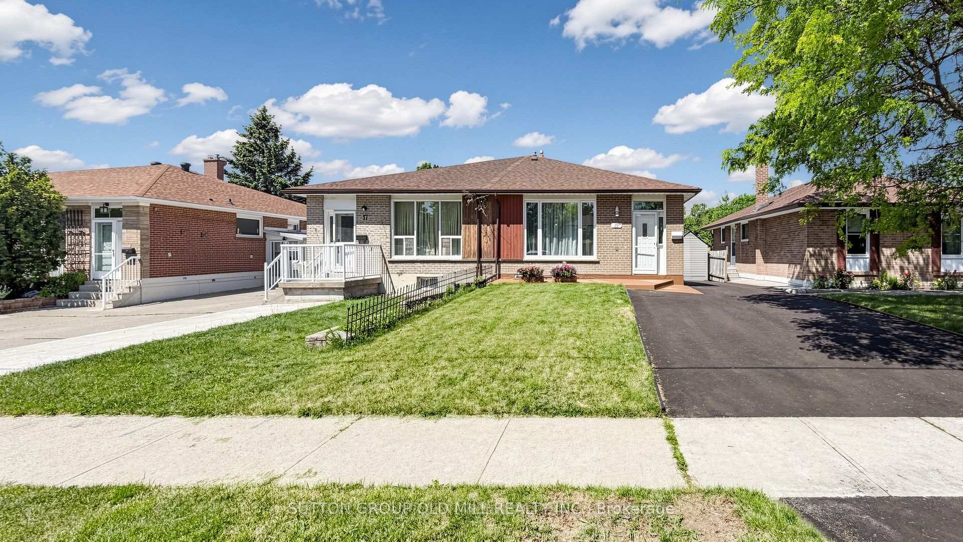 Photo 1 of 19 Ascot Avenue, Brampton, Avondale — HOMEH