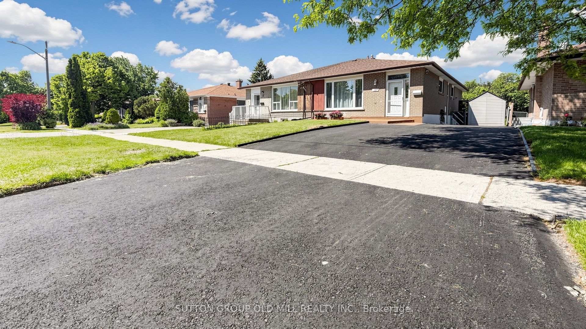 Photo 3 of 19 Ascot Avenue, Brampton, Avondale — HOMEH