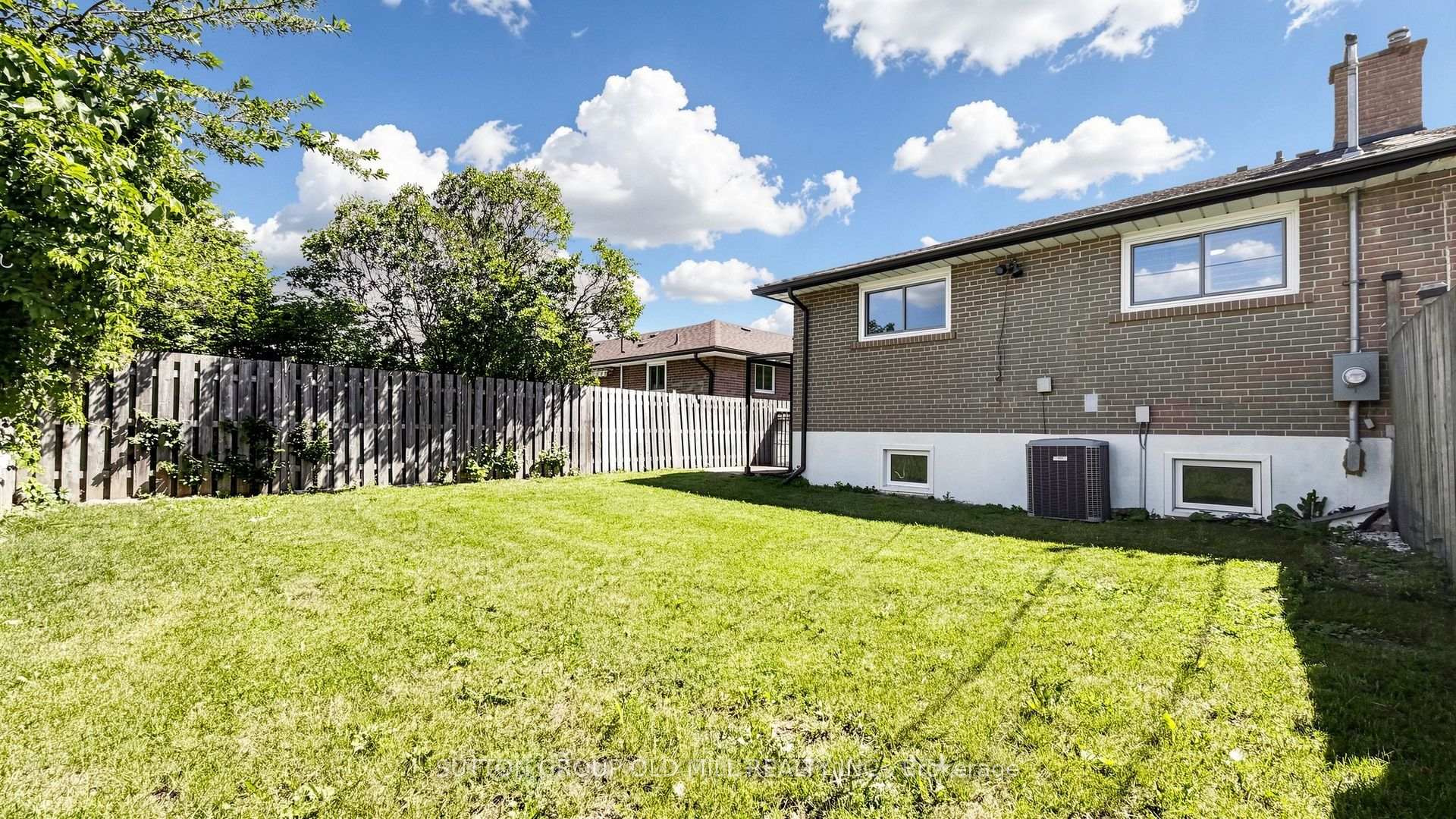 Photo 52 of 19 Ascot Avenue, Brampton, Avondale — HOMEH