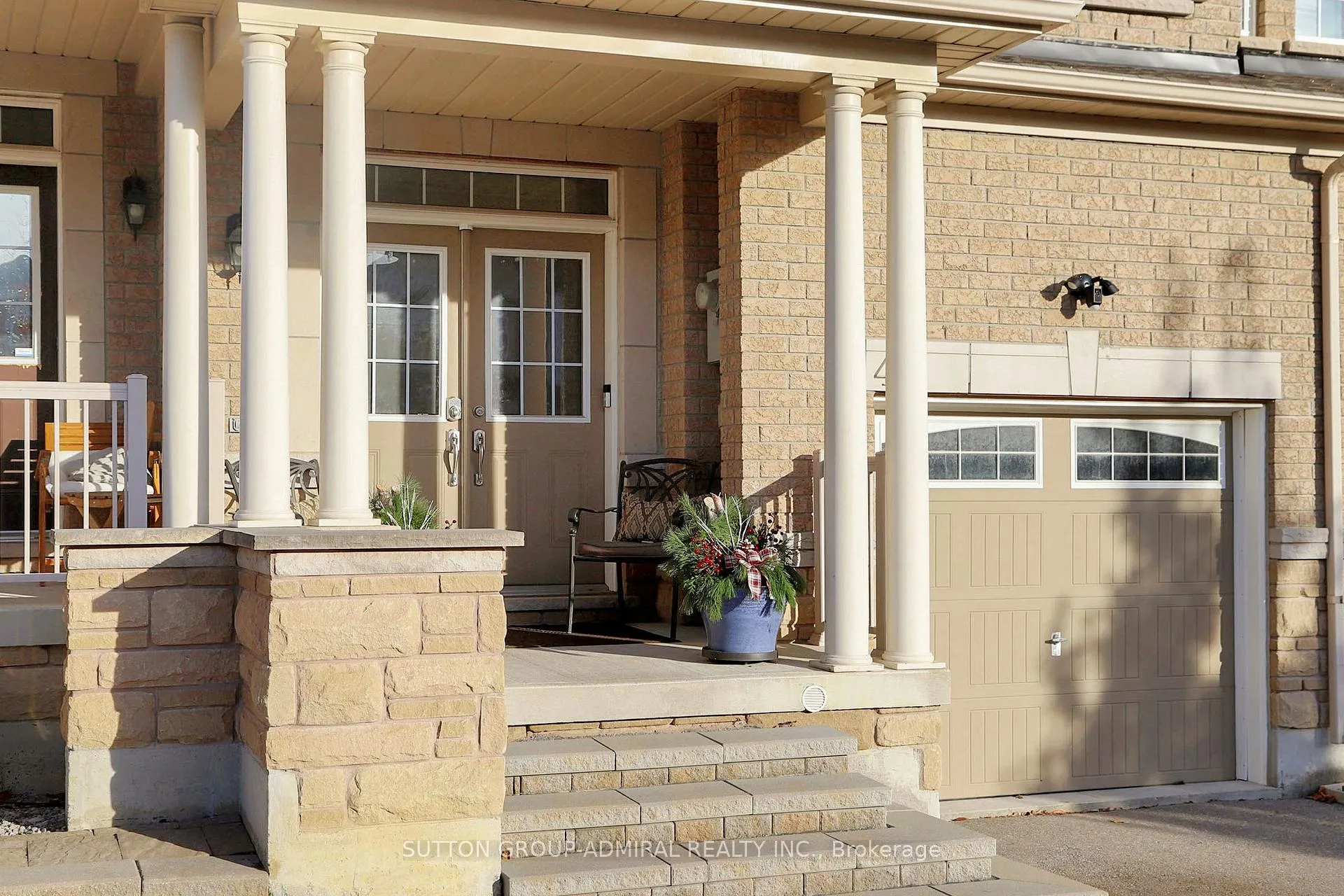 Photo 2 of 41 Lindvest Crescent, Vaughan, Patterson — HOMEH