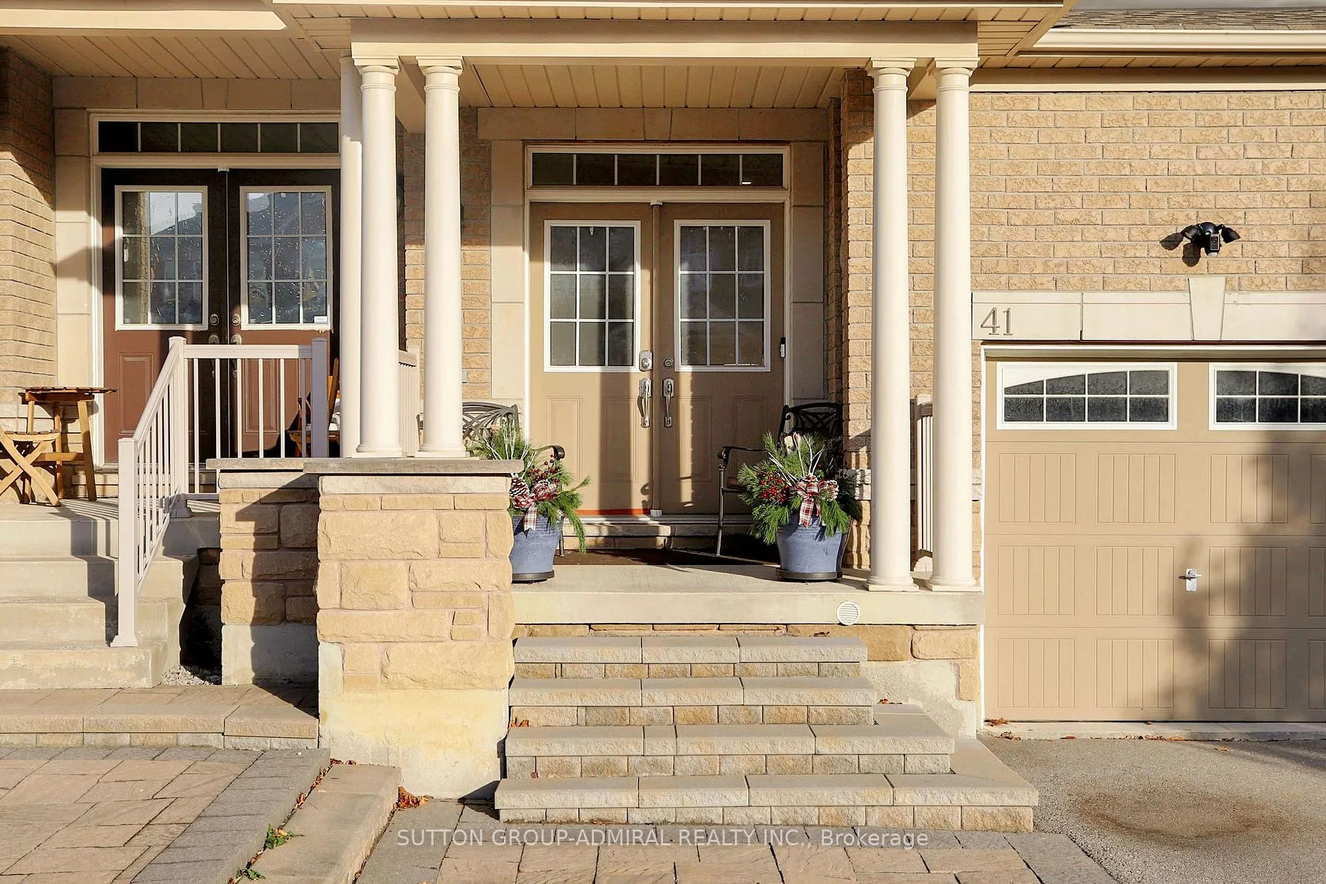 Photo 3 of 41 Lindvest Crescent, Vaughan, Patterson — HOMEH