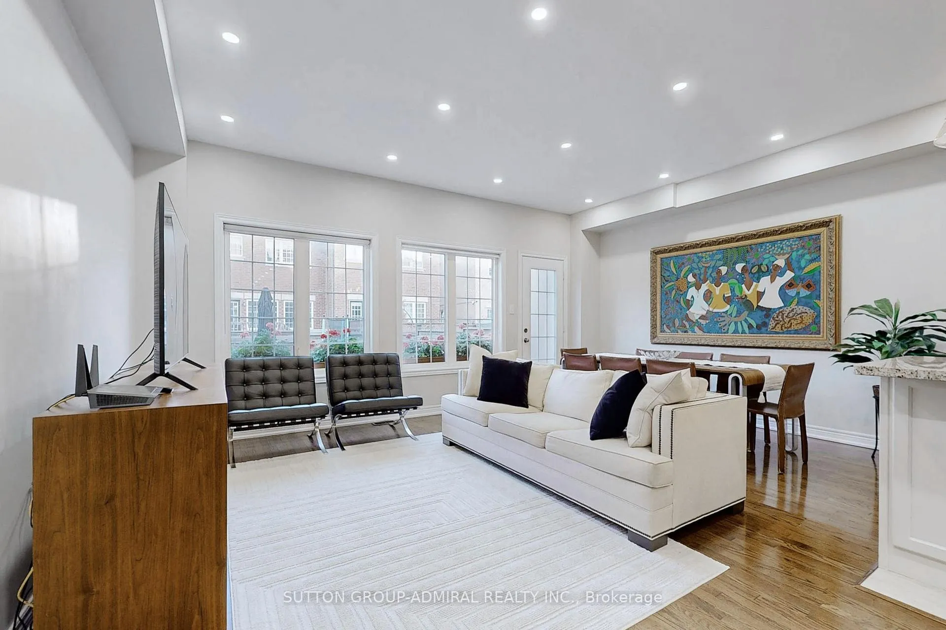 Photo 5 of 41 Lindvest Crescent, Vaughan, Patterson — HOMEH