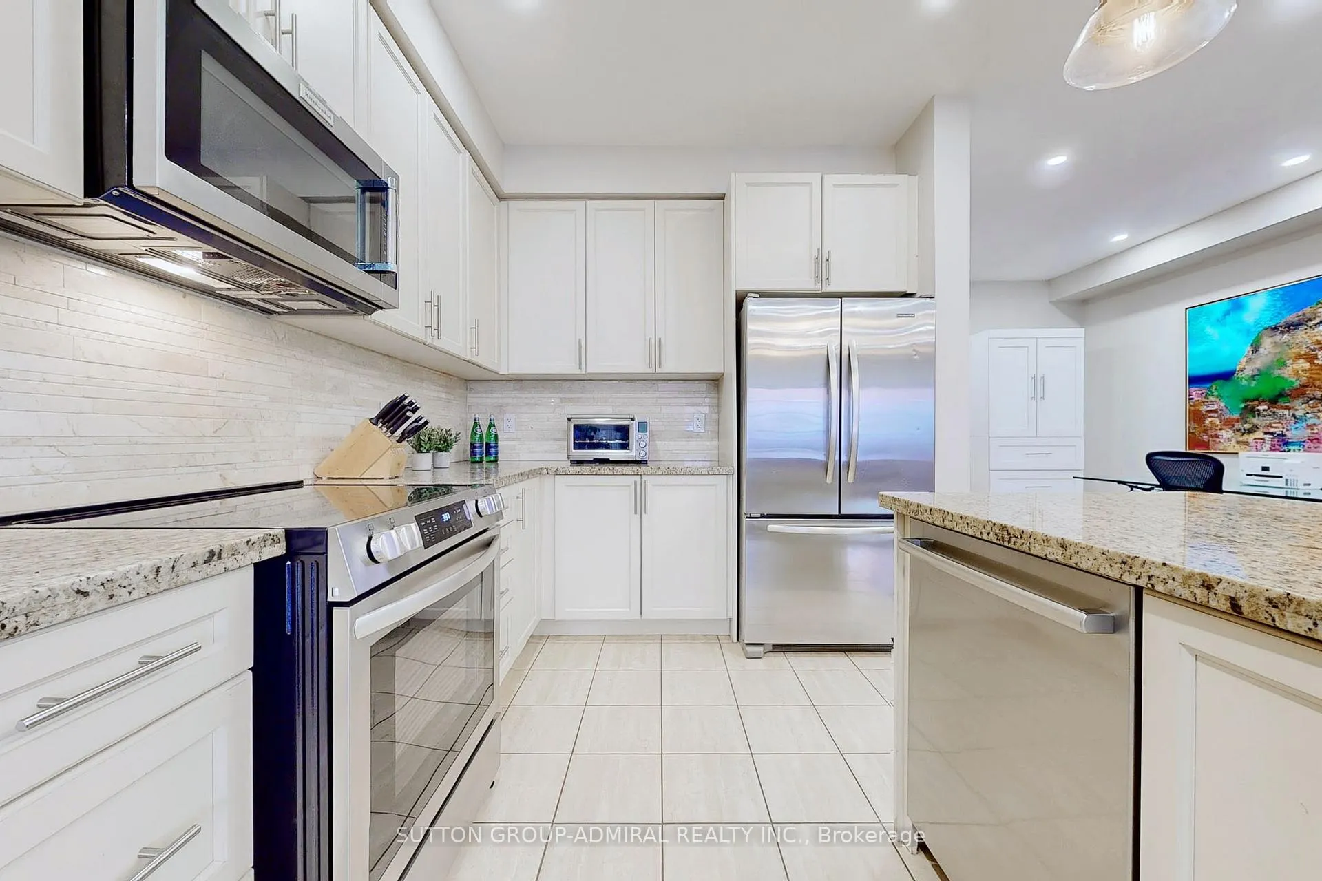 Photo 11 of 41 Lindvest Crescent, Vaughan, Patterson — HOMEH