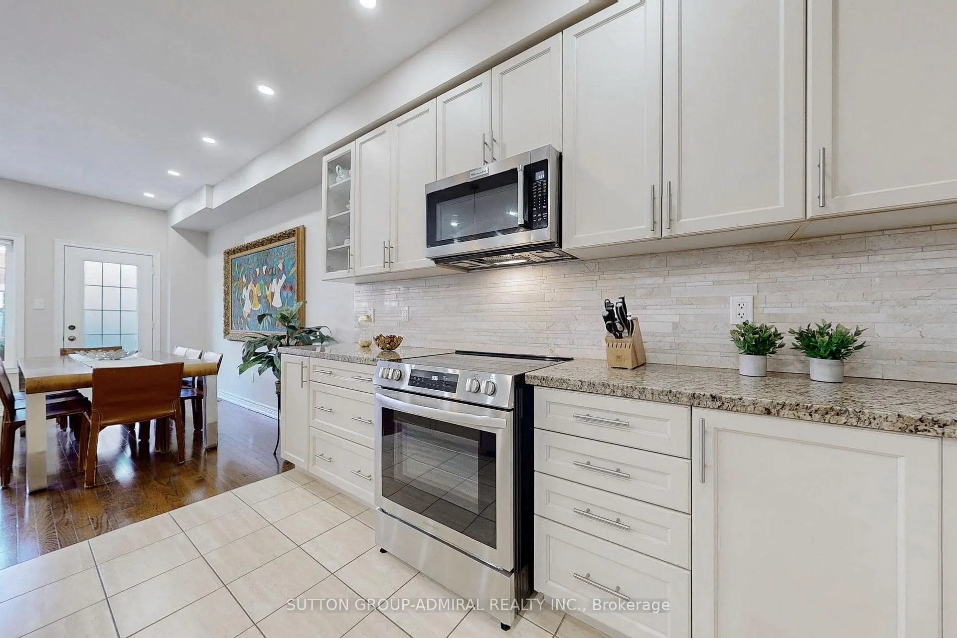 Photo 13 of 41 Lindvest Crescent, Vaughan, Patterson — HOMEH