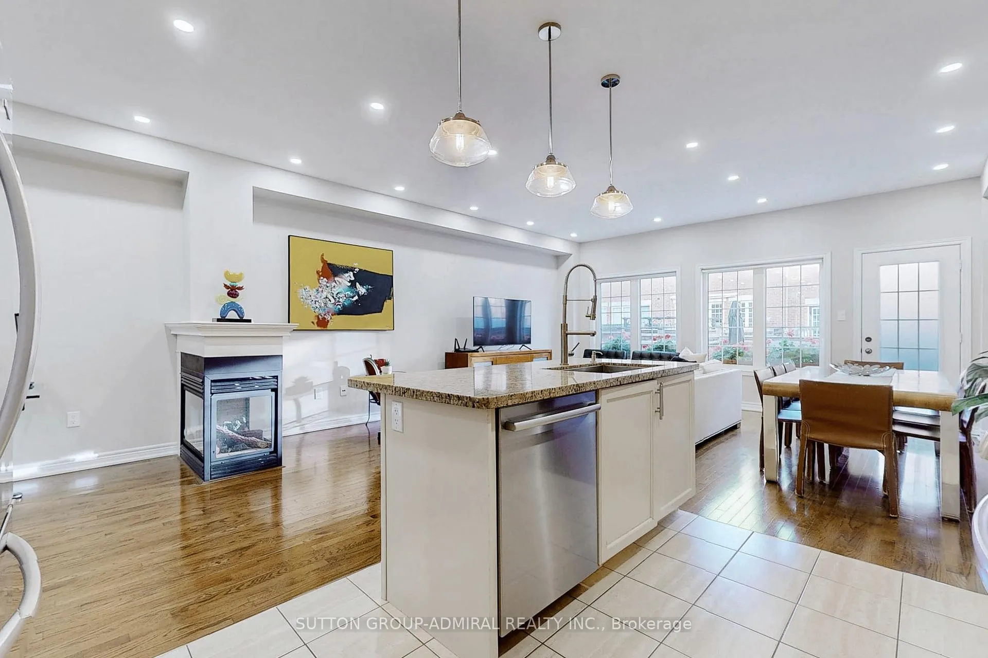 Photo 14 of 41 Lindvest Crescent, Vaughan, Patterson — HOMEH