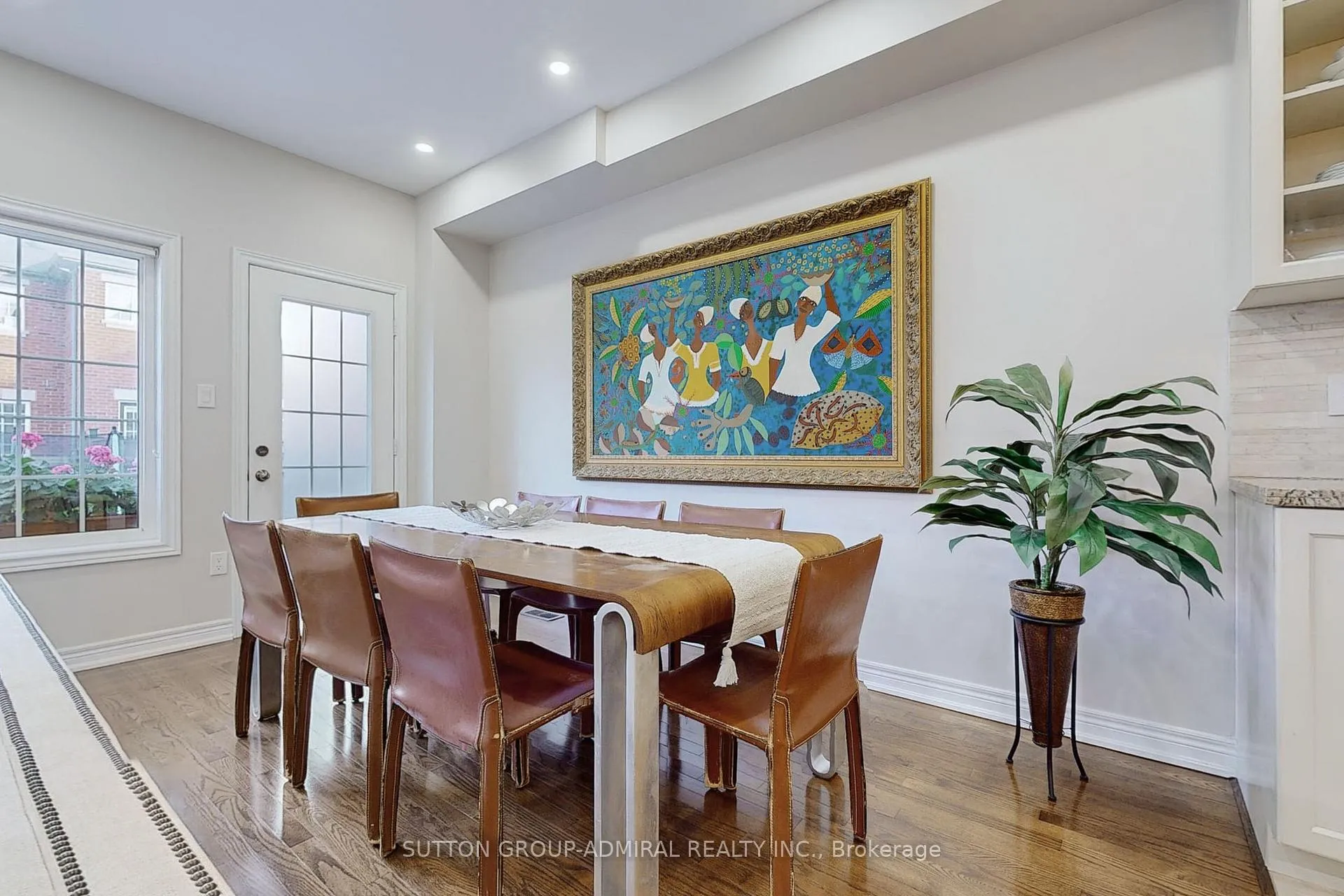 Photo 15 of 41 Lindvest Crescent, Vaughan, Patterson — HOMEH