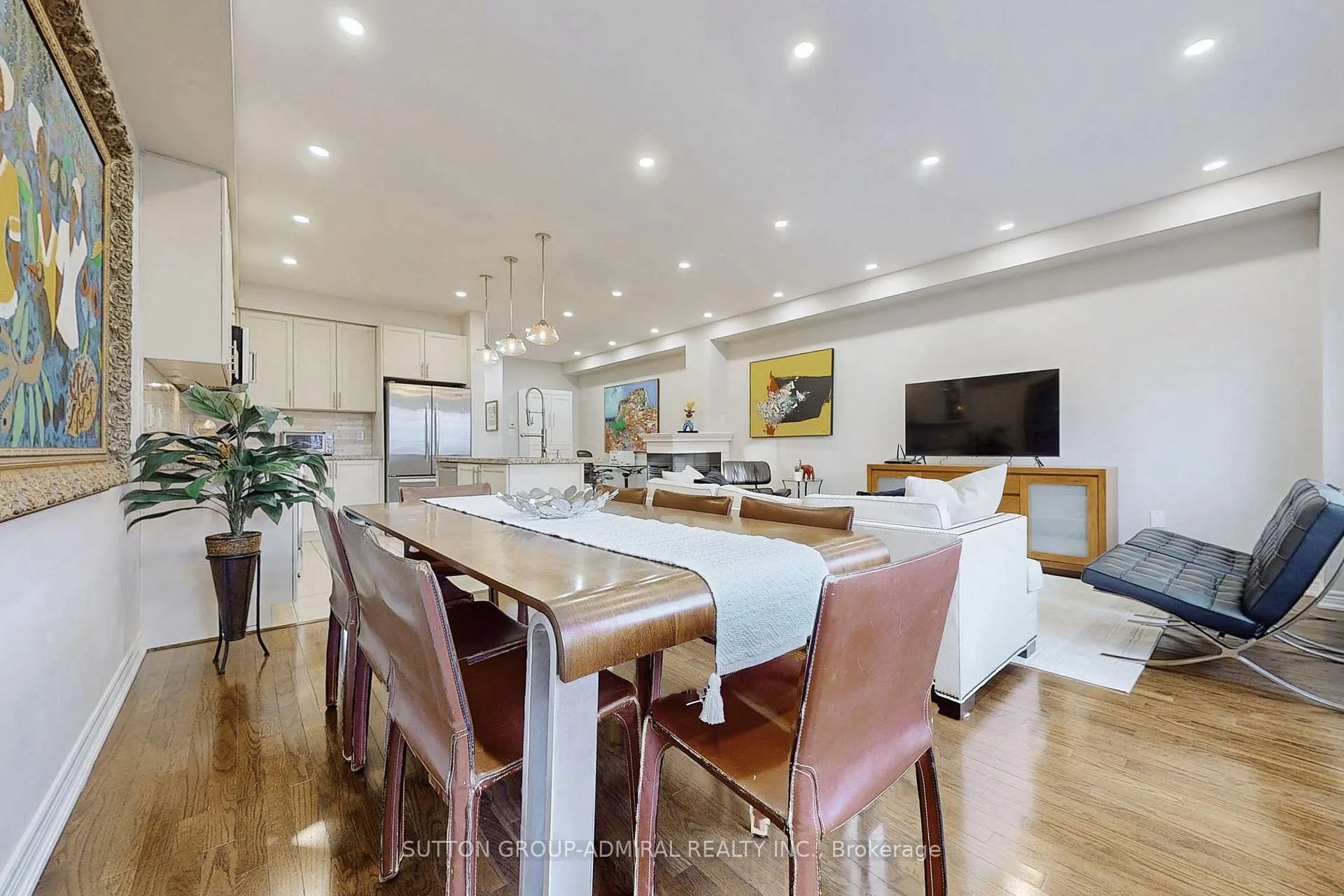 Photo 16 of 41 Lindvest Crescent, Vaughan, Patterson — HOMEH