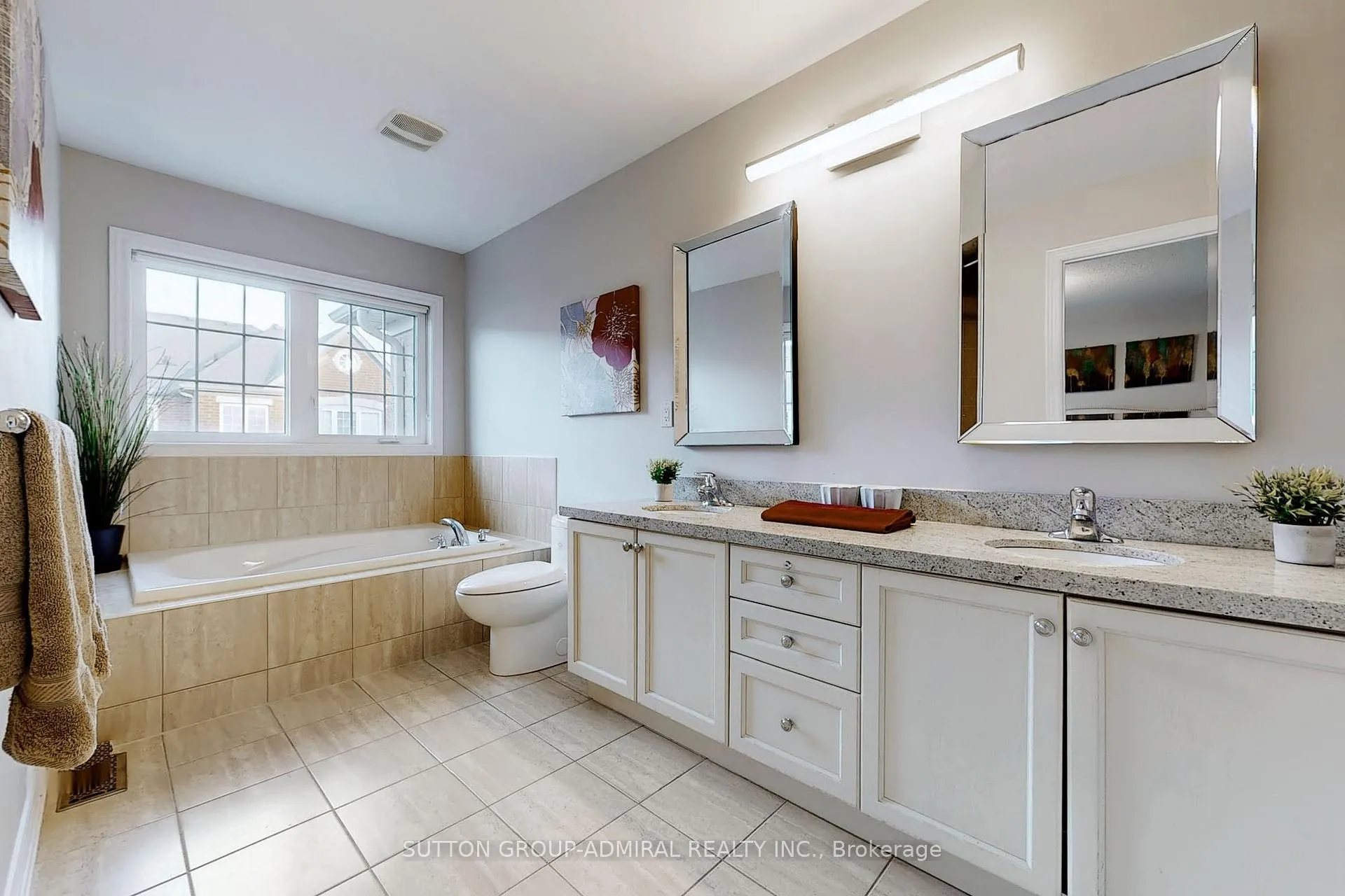 Photo 25 of 41 Lindvest Crescent, Vaughan, Patterson — HOMEH