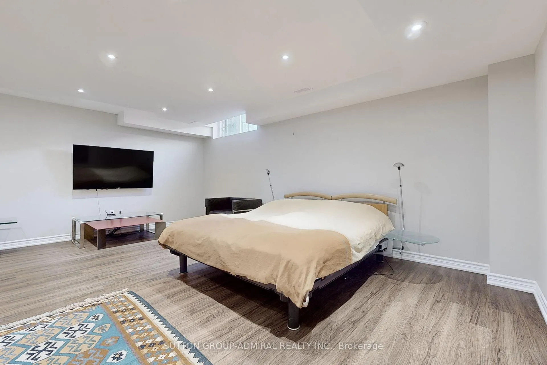 Photo 33 of 41 Lindvest Crescent, Vaughan, Patterson — HOMEH