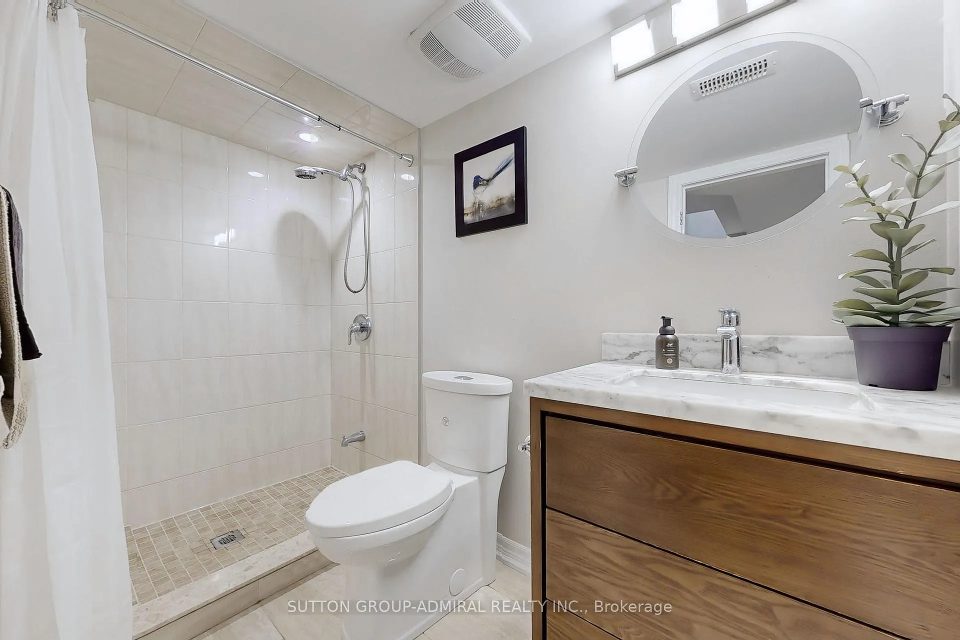 Photo 36 of 41 Lindvest Crescent, Vaughan, Patterson — HOMEH
