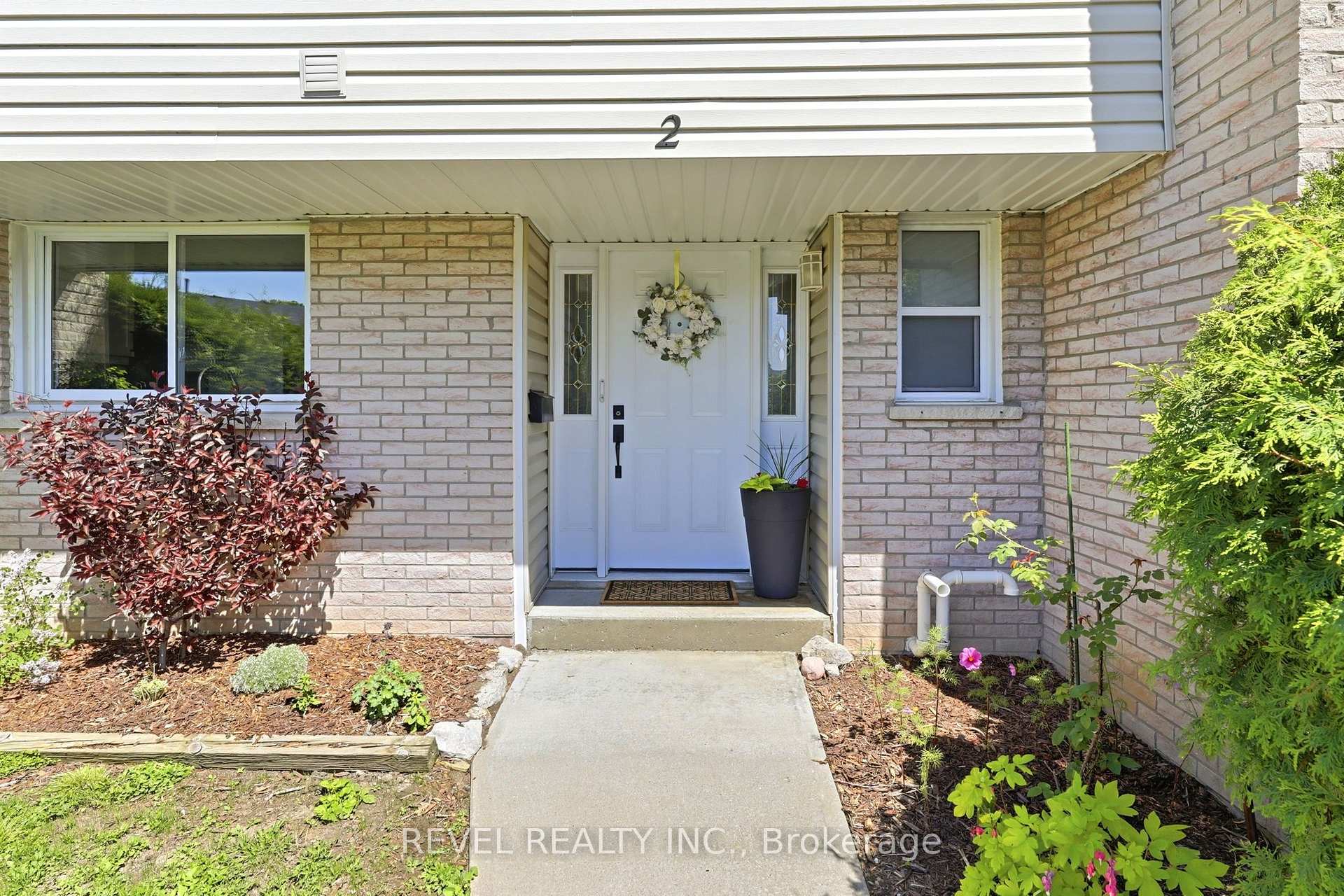 Photo 3 of Unit 2, 669 Osgoode Drive, London, South Y — HOMEH