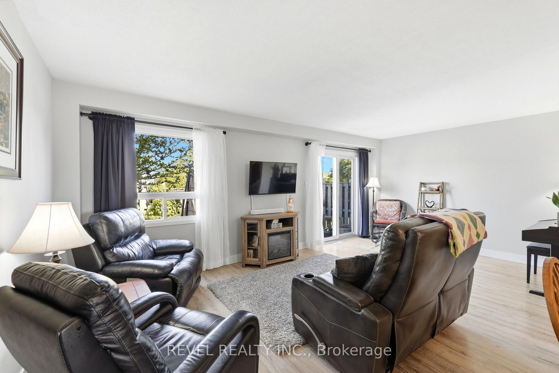 Photo 5 of Unit 2, 669 Osgoode Drive, London, South Y — HOMEH