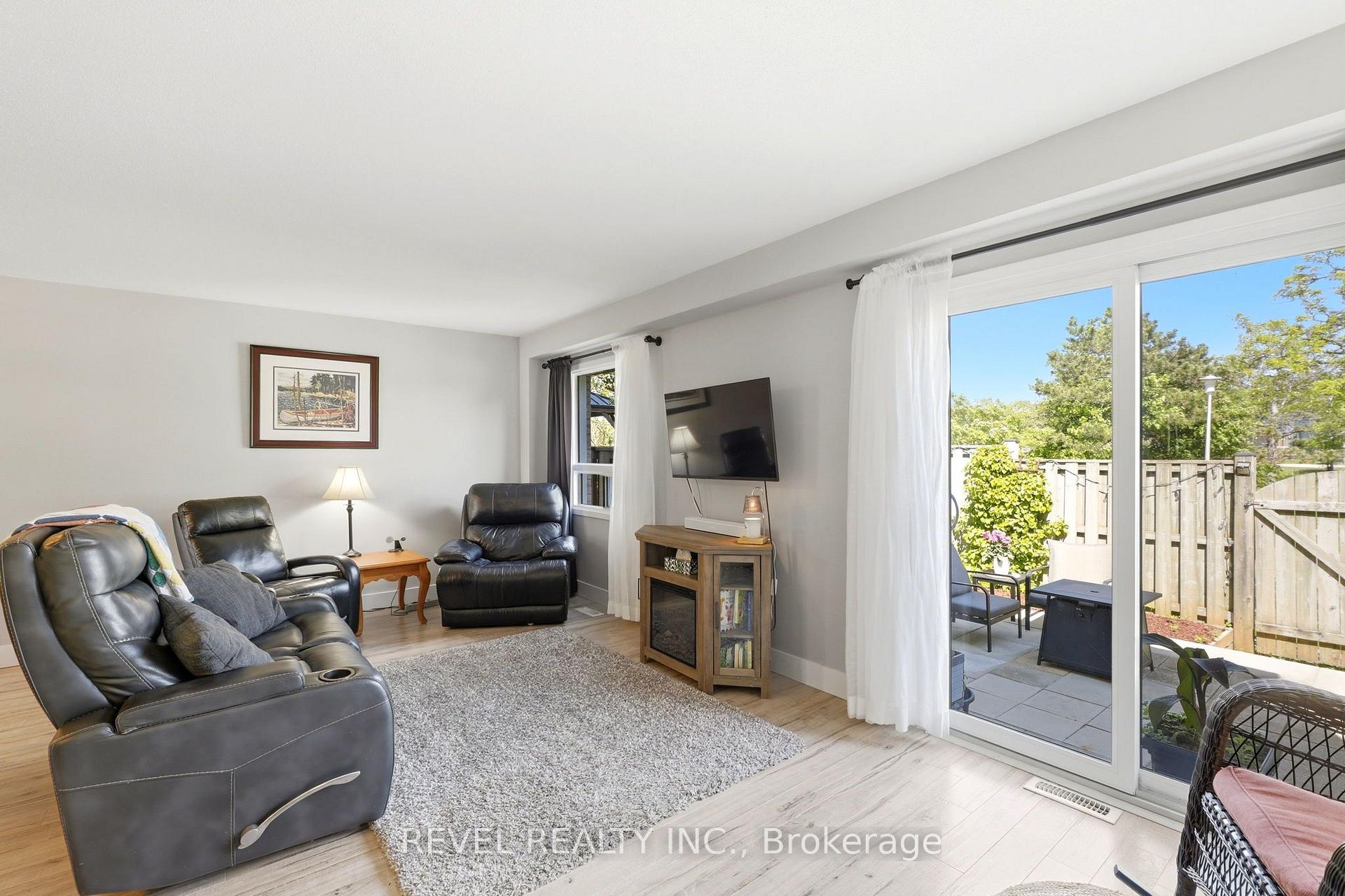 Photo 6 of Unit 2, 669 Osgoode Drive, London, South Y — HOMEH