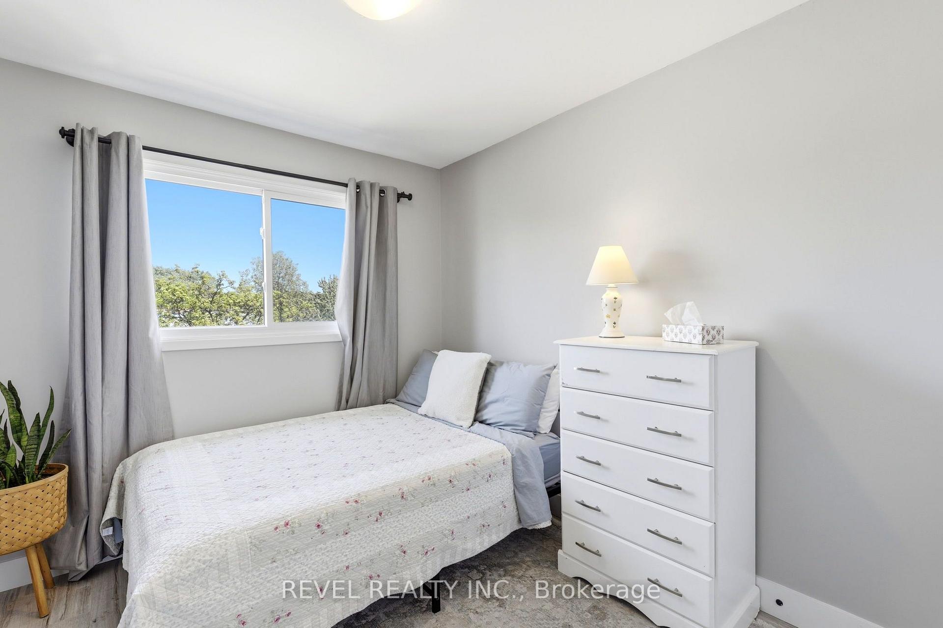 Photo 19 of Unit 2, 669 Osgoode Drive, London, South Y — HOMEH