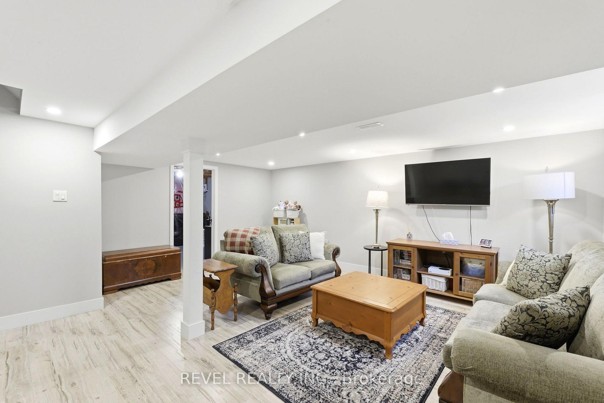 Photo 29 of Unit 2, 669 Osgoode Drive, London, South Y — HOMEH