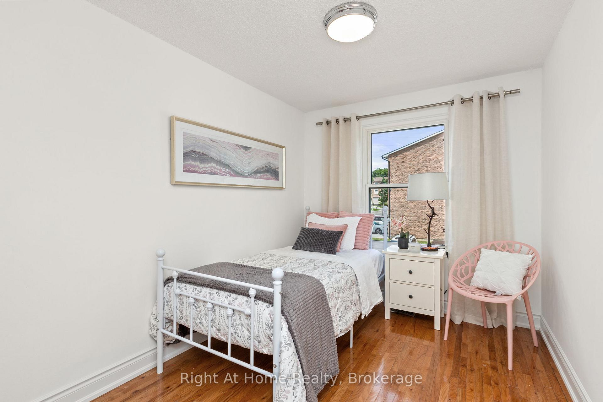 Photo 12 of Unit 37, 1330 Trowbridge Drive, Oshawa, Centennial — HOMEH
