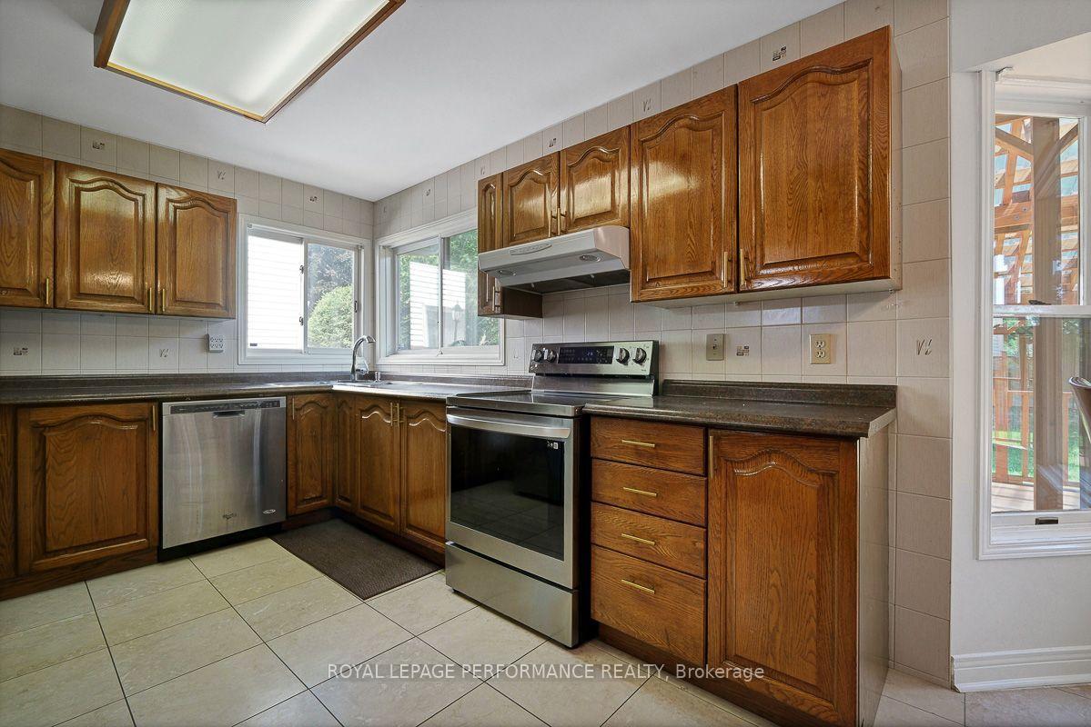 Photo 10 of 1869 Carrigan Drive, Ottawa, Fallingbrook/Pineridge — HOMEH