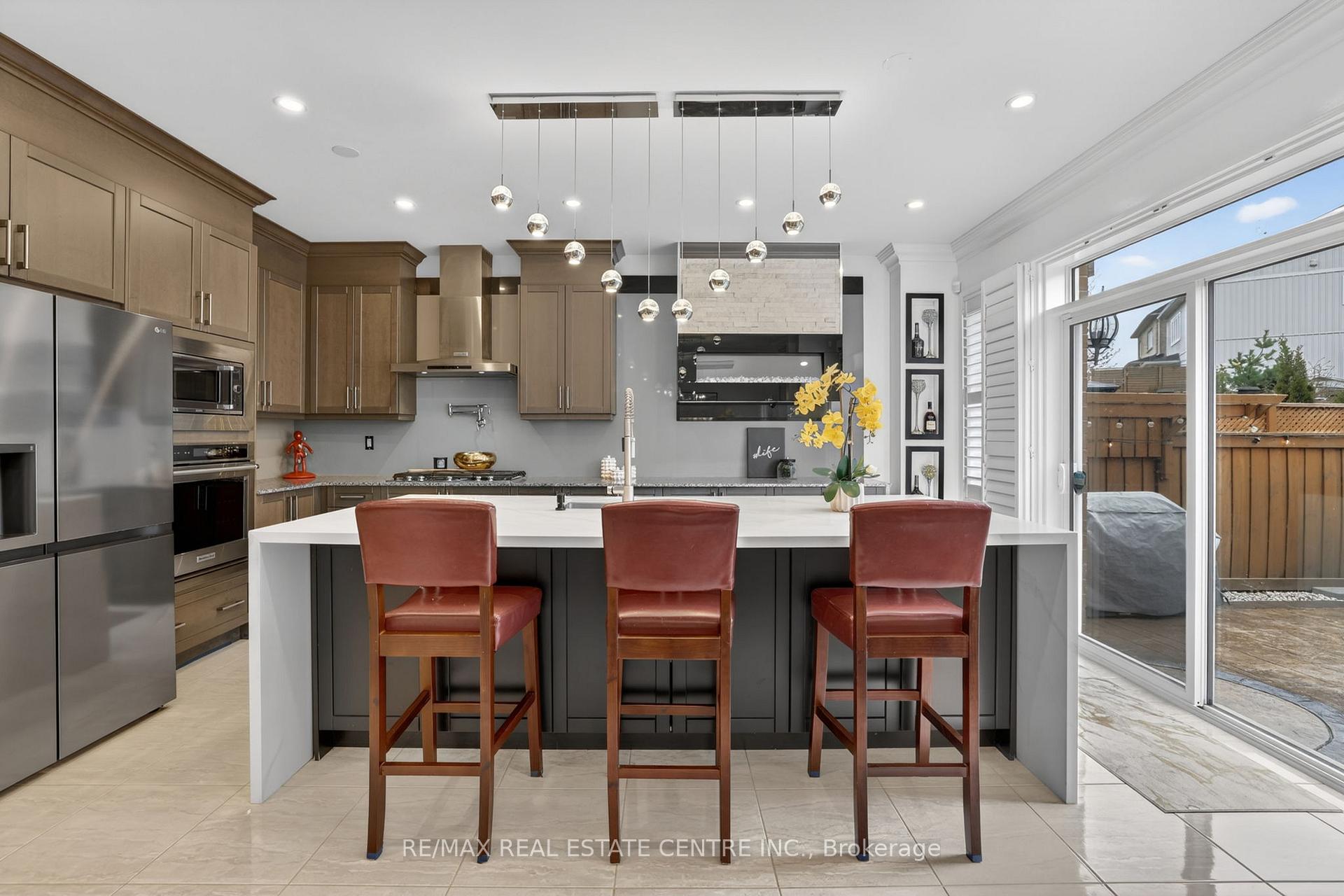 Photo 10 of 27 Drew Brown Boulevard, Orangeville — HOMEH