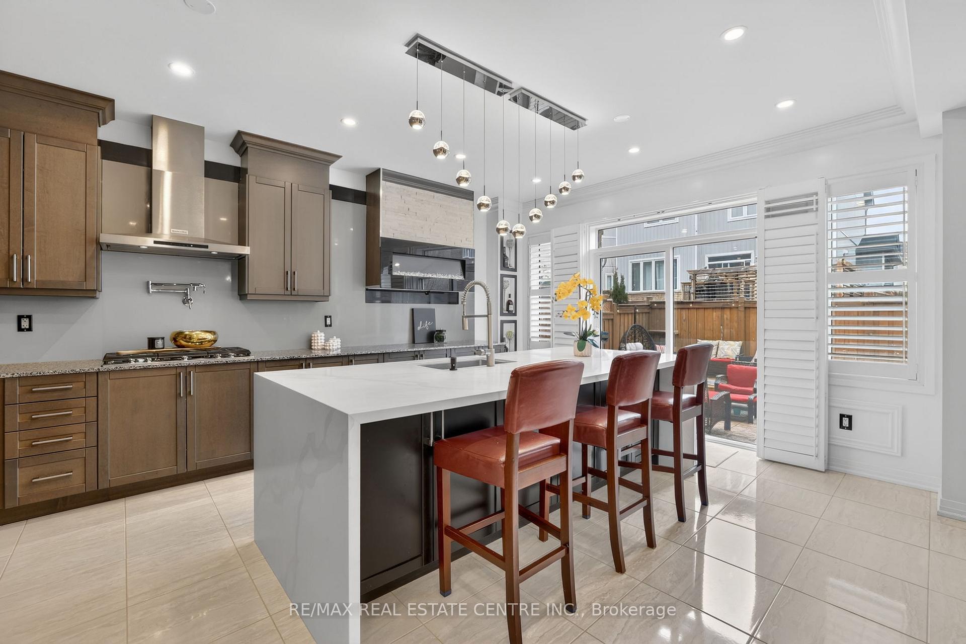 Photo 13 of 27 Drew Brown Boulevard, Orangeville — HOMEH