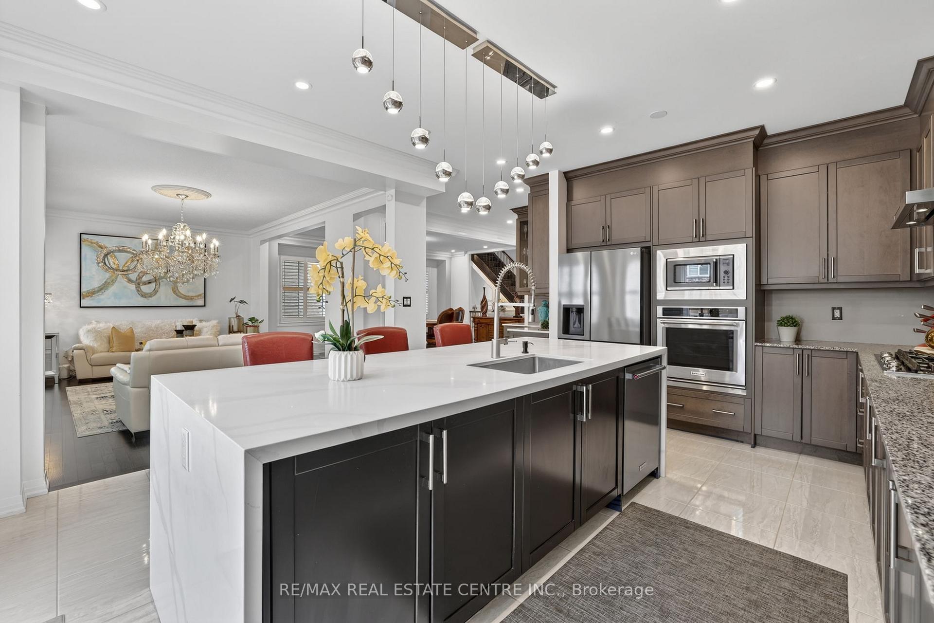 Photo 15 of 27 Drew Brown Boulevard, Orangeville — HOMEH