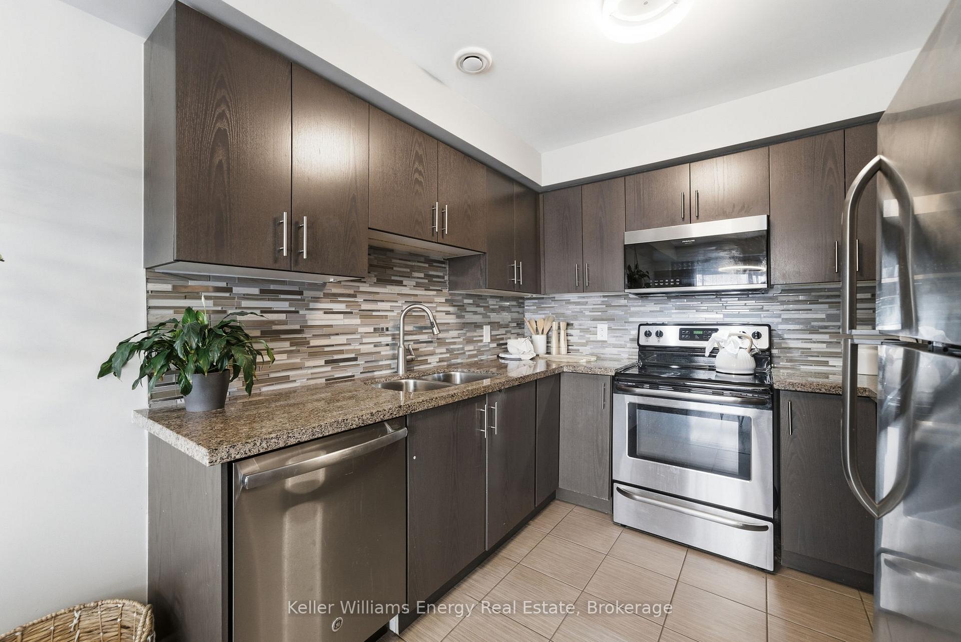 Photo 8 of 98 Tabaret Crescent, Oshawa, Windfields — HOMEH