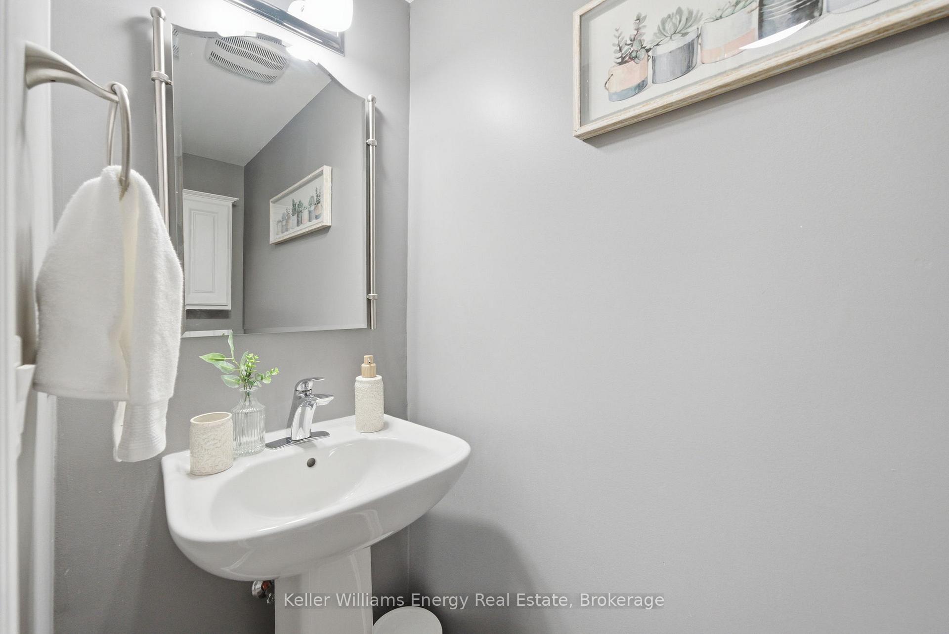 Photo 9 of 98 Tabaret Crescent, Oshawa, Windfields — HOMEH