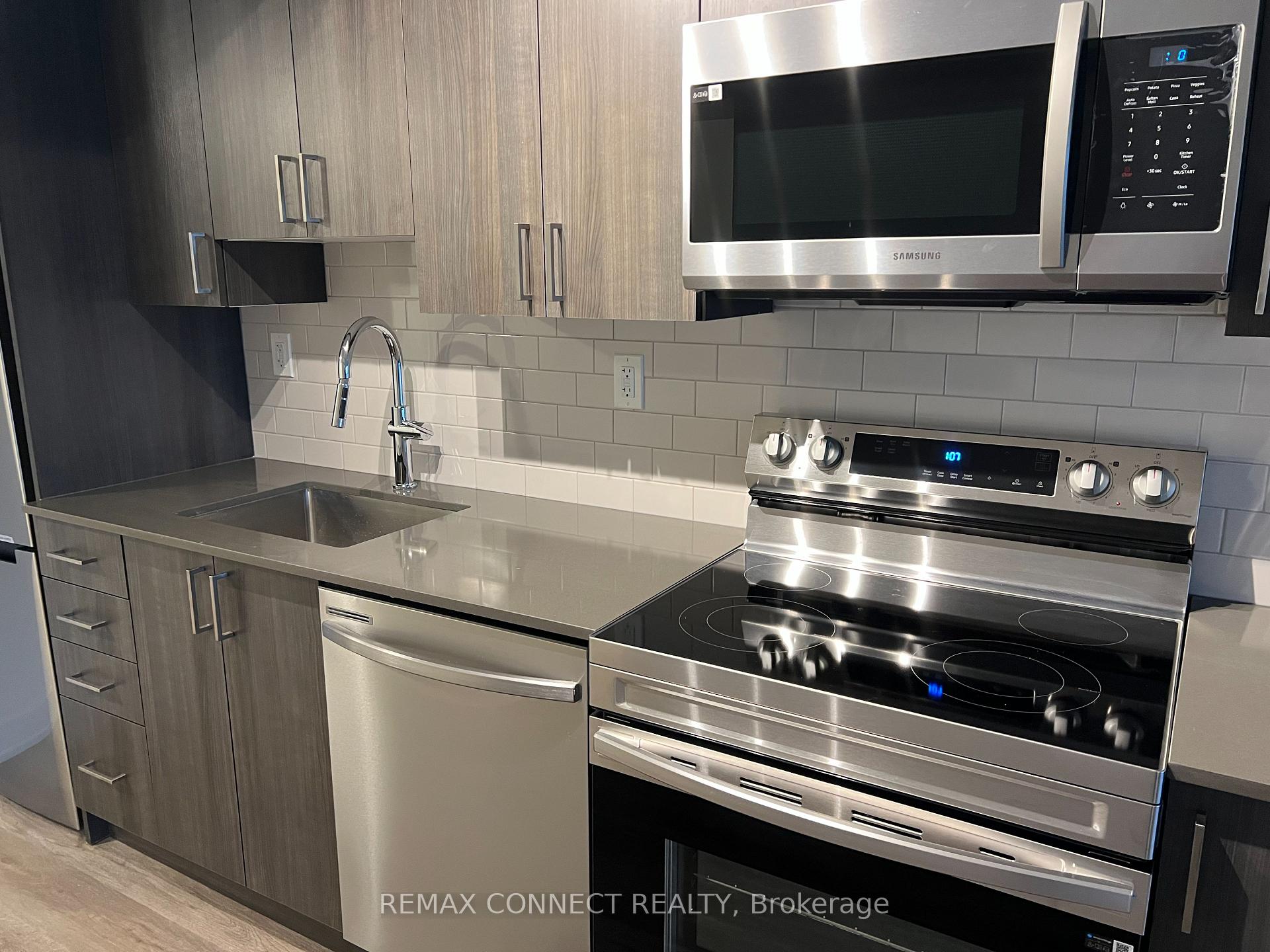 Photo 9 of Unit 2510, 1010 Sandy Beach Road, Pickering, Bay Ridges — HOMEH