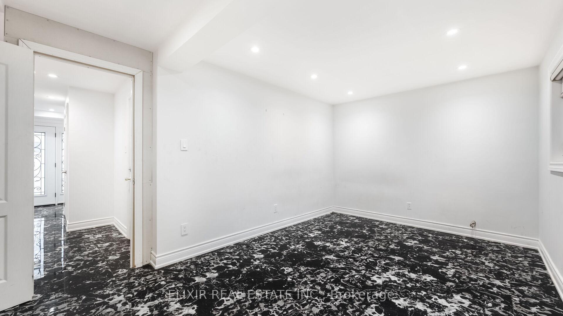 Photo 10 of 43 Bromley Crescent, Brampton, Avondale — HOMEH