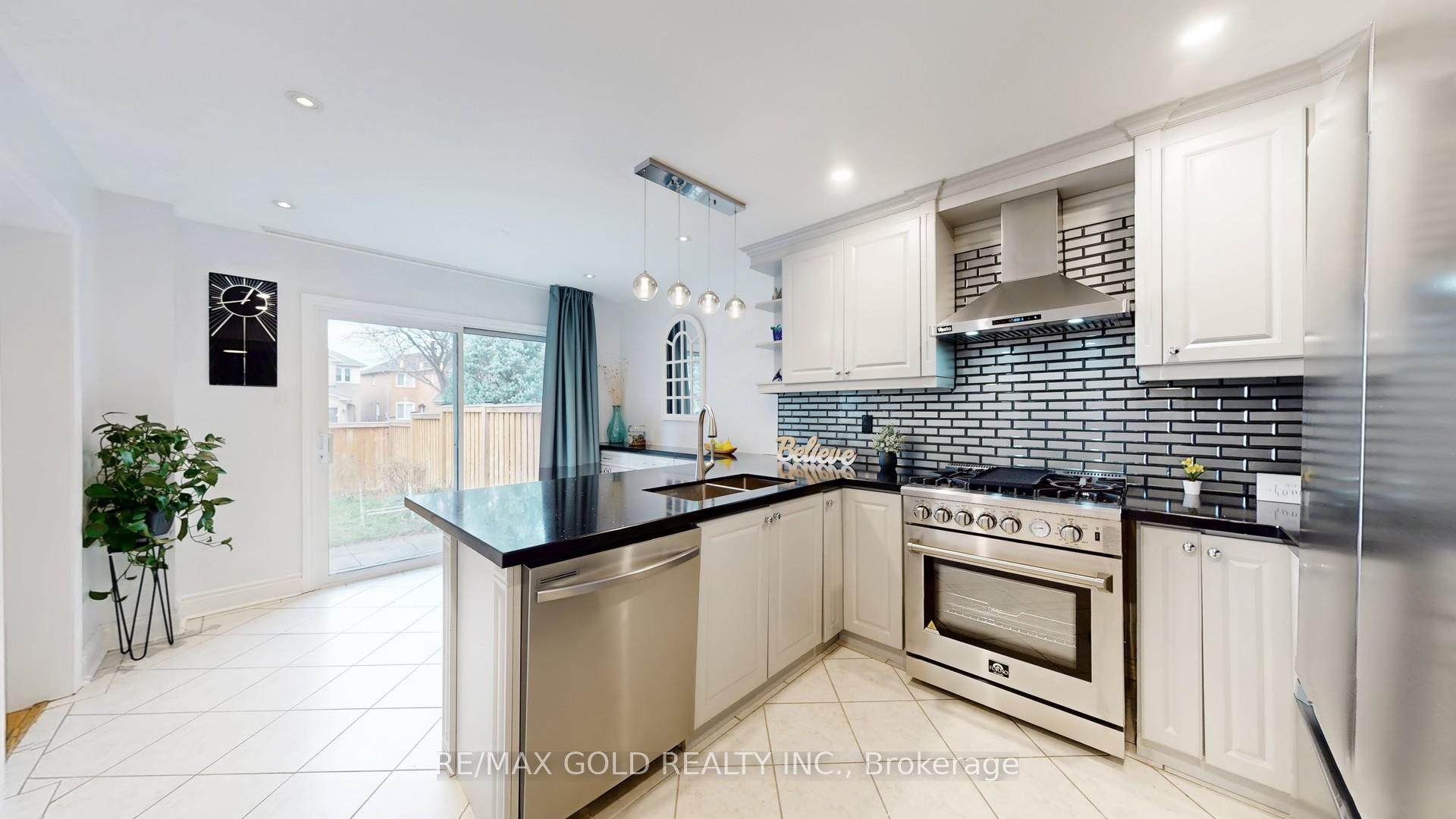 Photo 12 of 20 Clover Bloom Road, Brampton, Sandringham-Wellington — HOMEH