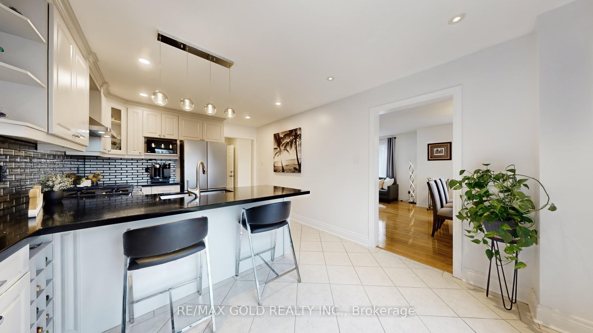 Photo 14 of 20 Clover Bloom Road, Brampton, Sandringham-Wellington — HOMEH