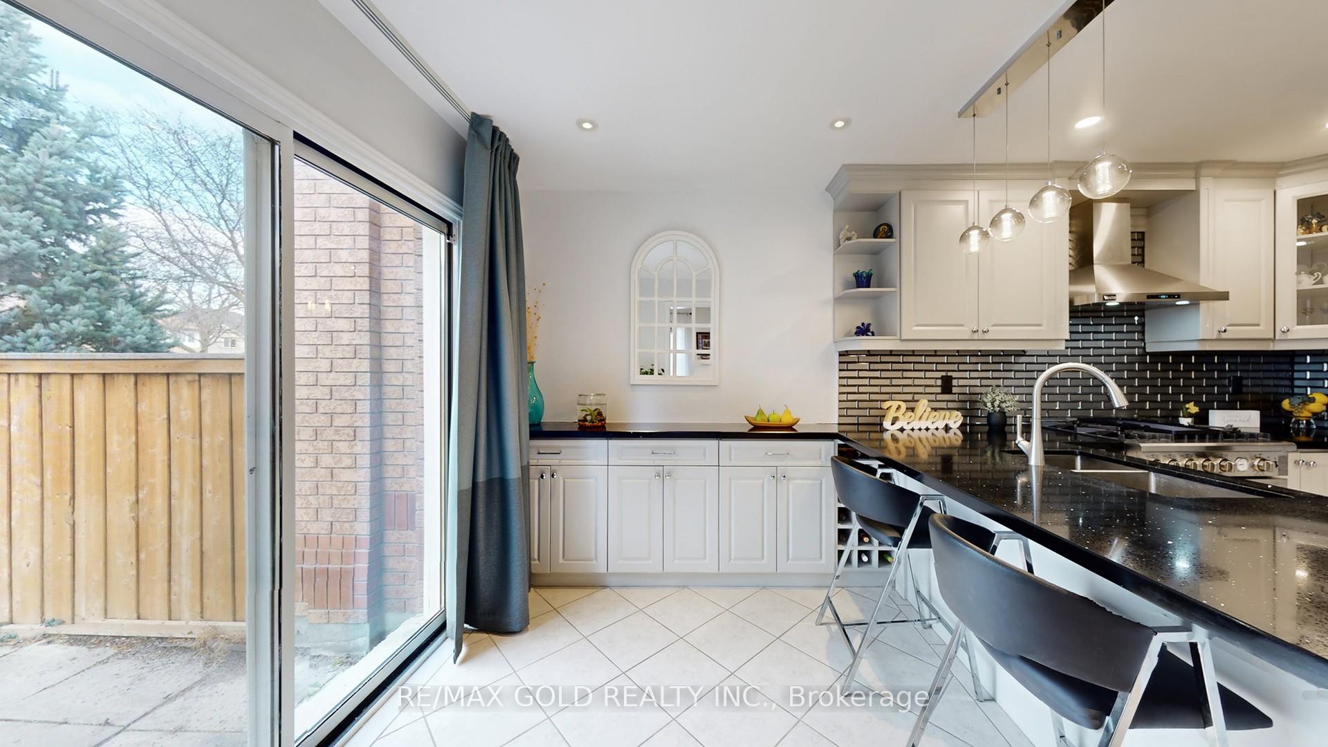 Photo 15 of 20 Clover Bloom Road, Brampton, Sandringham-Wellington — HOMEH