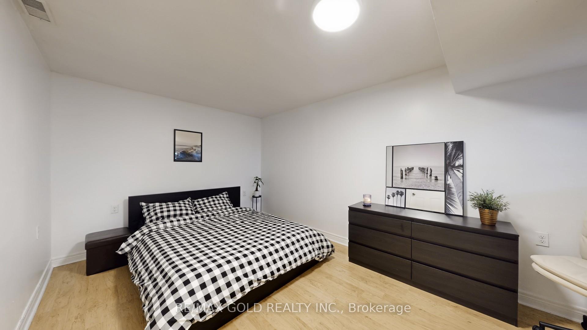 Photo 16 of 20 Clover Bloom Road, Brampton, Sandringham-Wellington — HOMEH