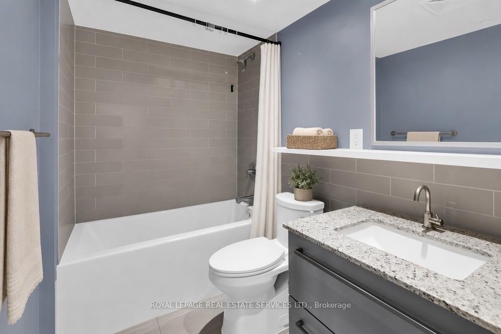 Photo 6 of Unit 401, 120 Varna Drive, Toronto, Englemount-Lawrence — HOMEH