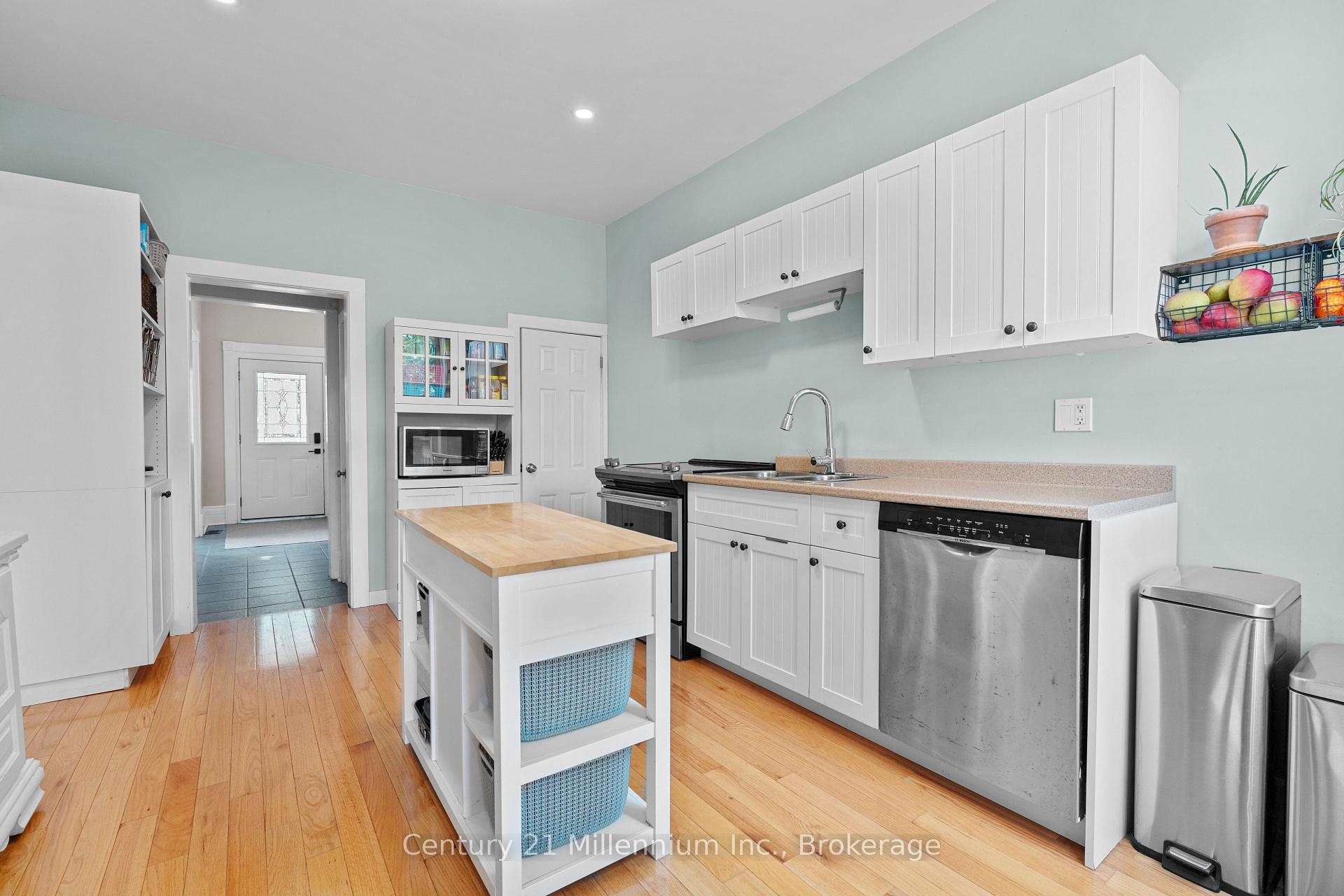 Photo 16 of 329 7th Street E, Owen Sound — HOMEH