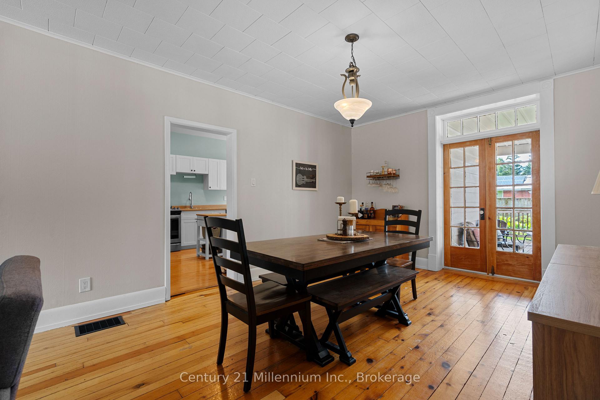 Photo 18 of 329 7th Street E, Owen Sound — HOMEH