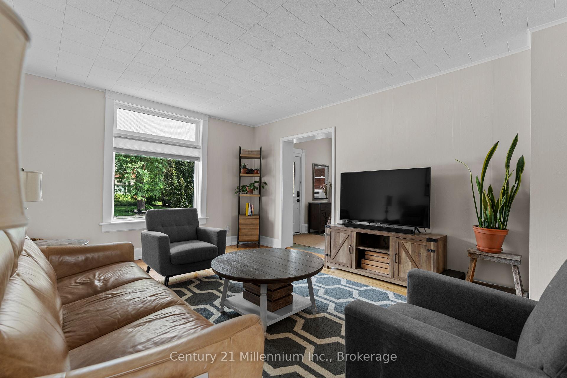 Photo 20 of 329 7th Street E, Owen Sound — HOMEH